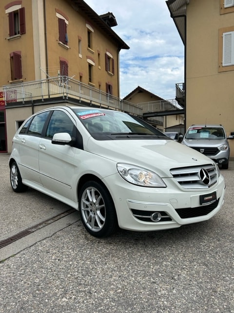 MERCEDES-BENZ B 180 My Star Autotronic