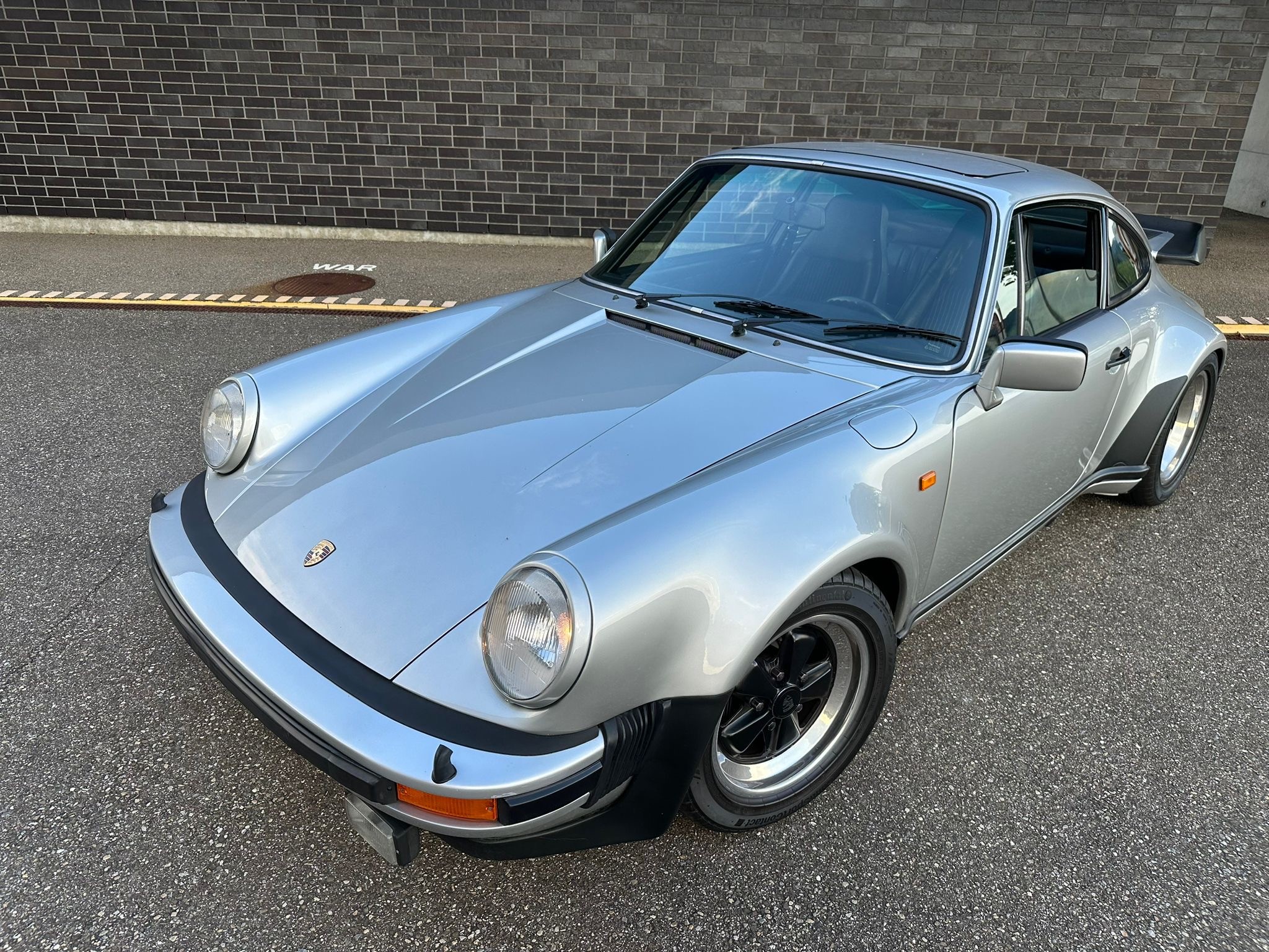 PORSCHE 911 Turbo