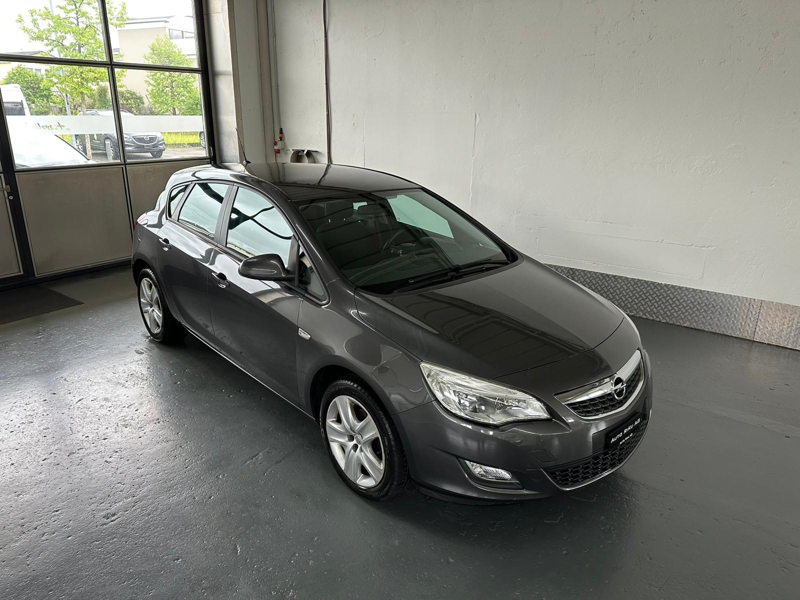 OPEL Astra 1.4i 16V Turbo Cosmo Automatic