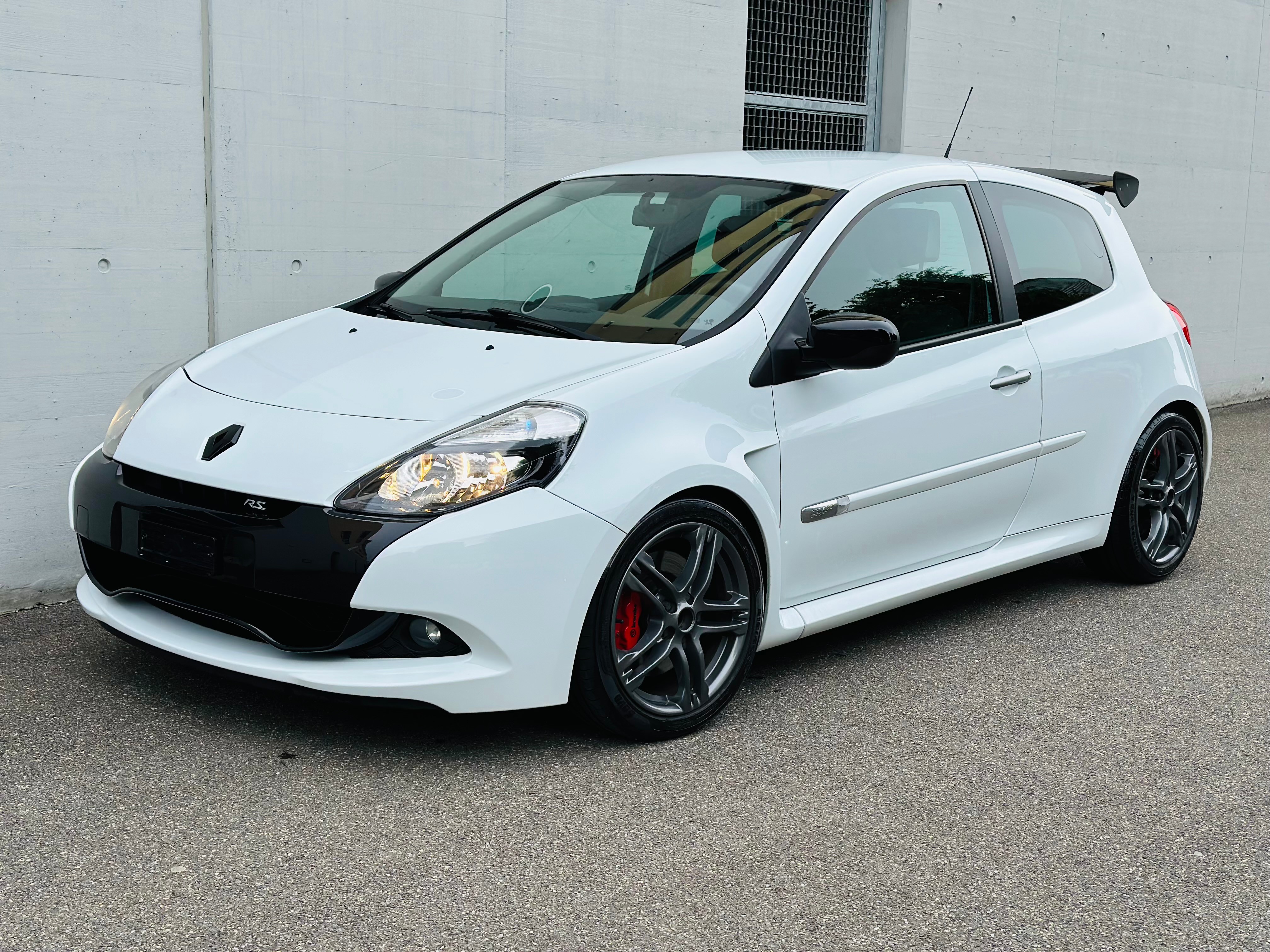 RENAULT Clio 2.0 16V RS (Sport)