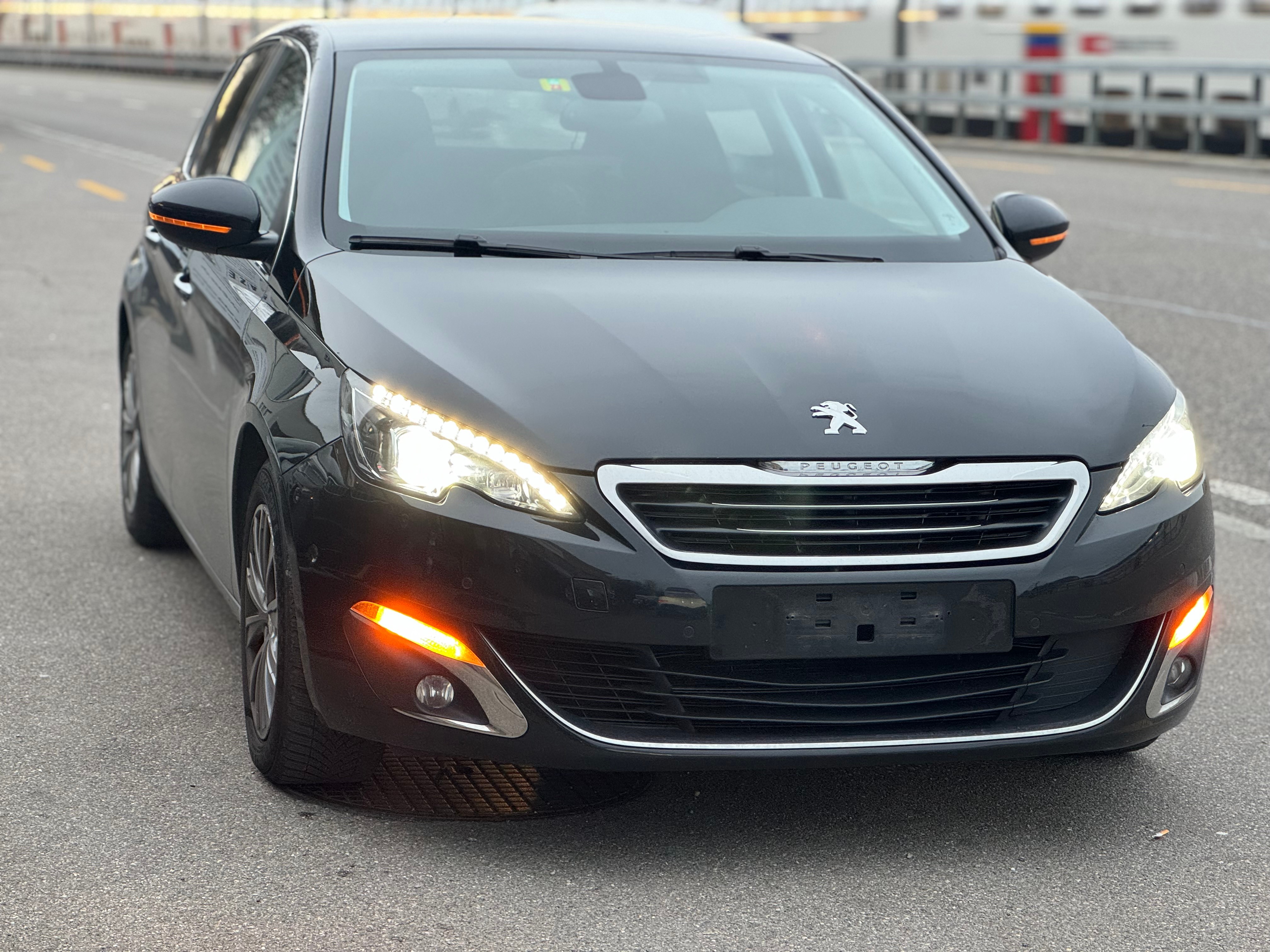 PEUGEOT 308 1.2 THP Allure