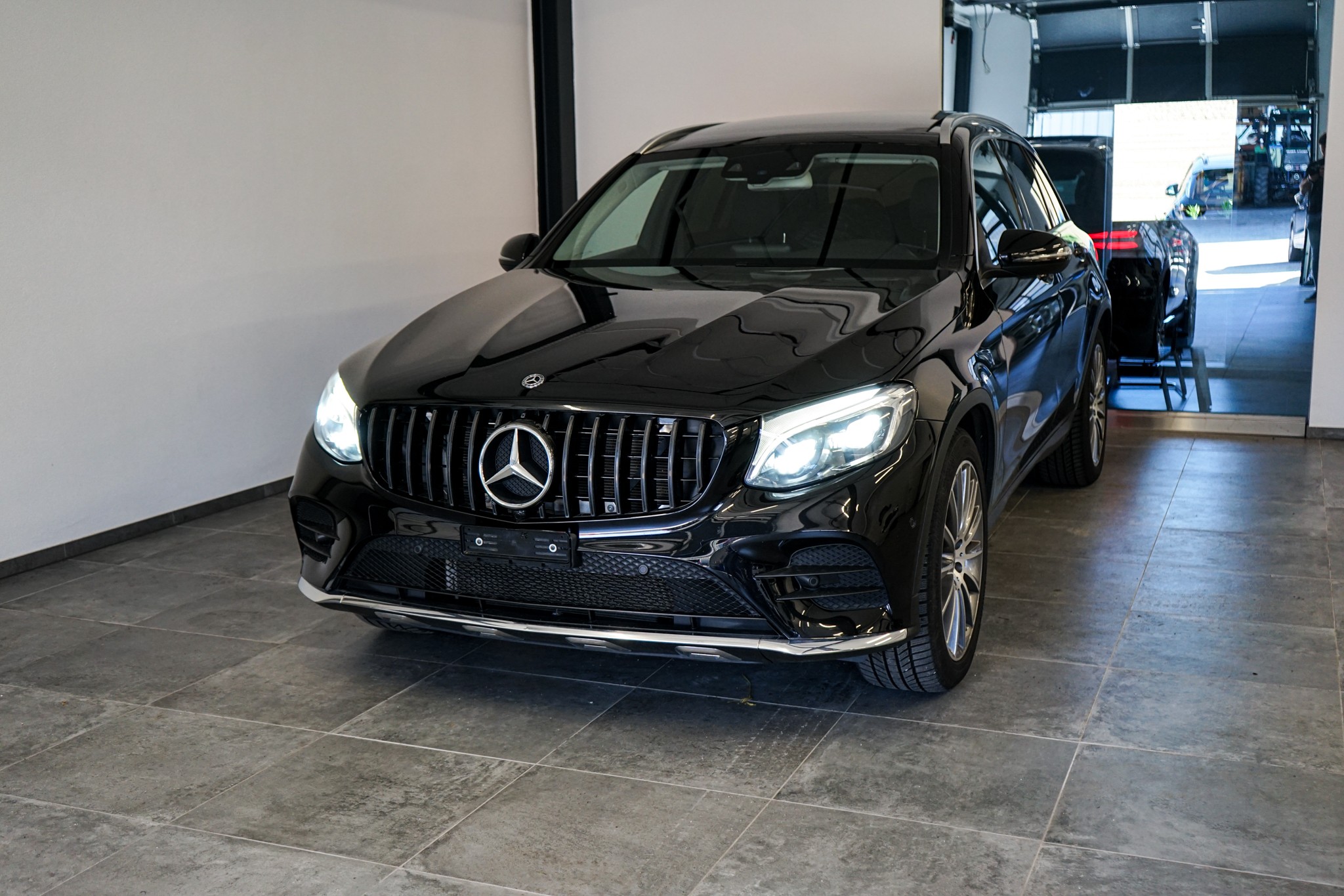 MERCEDES-BENZ GLC 300 4Matic AMG Line 9G-Tronic