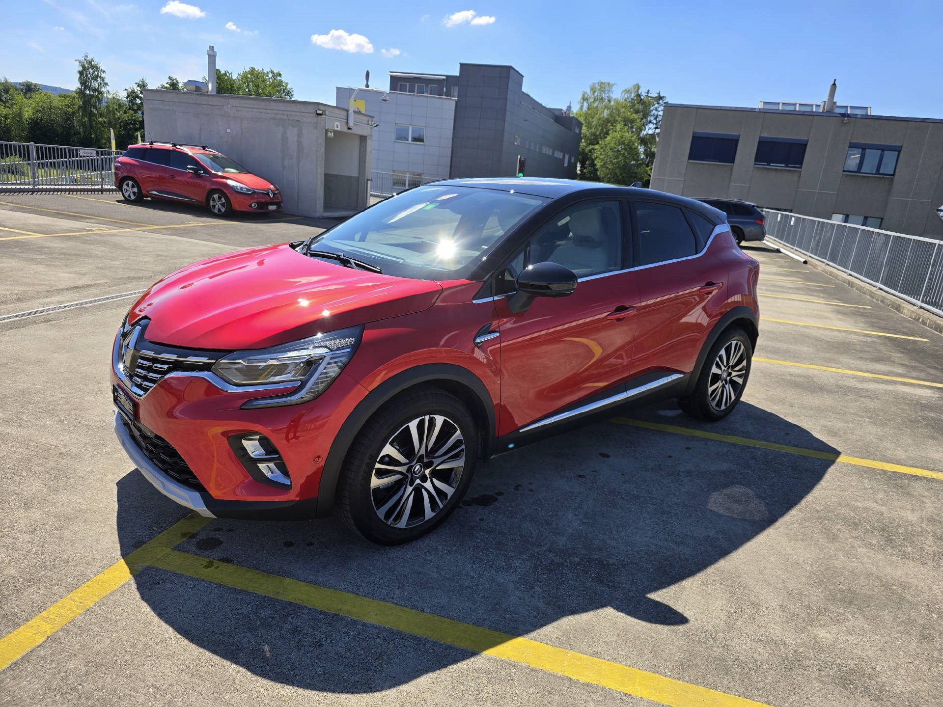 RENAULT Captur 1.6 E-Tech iconic