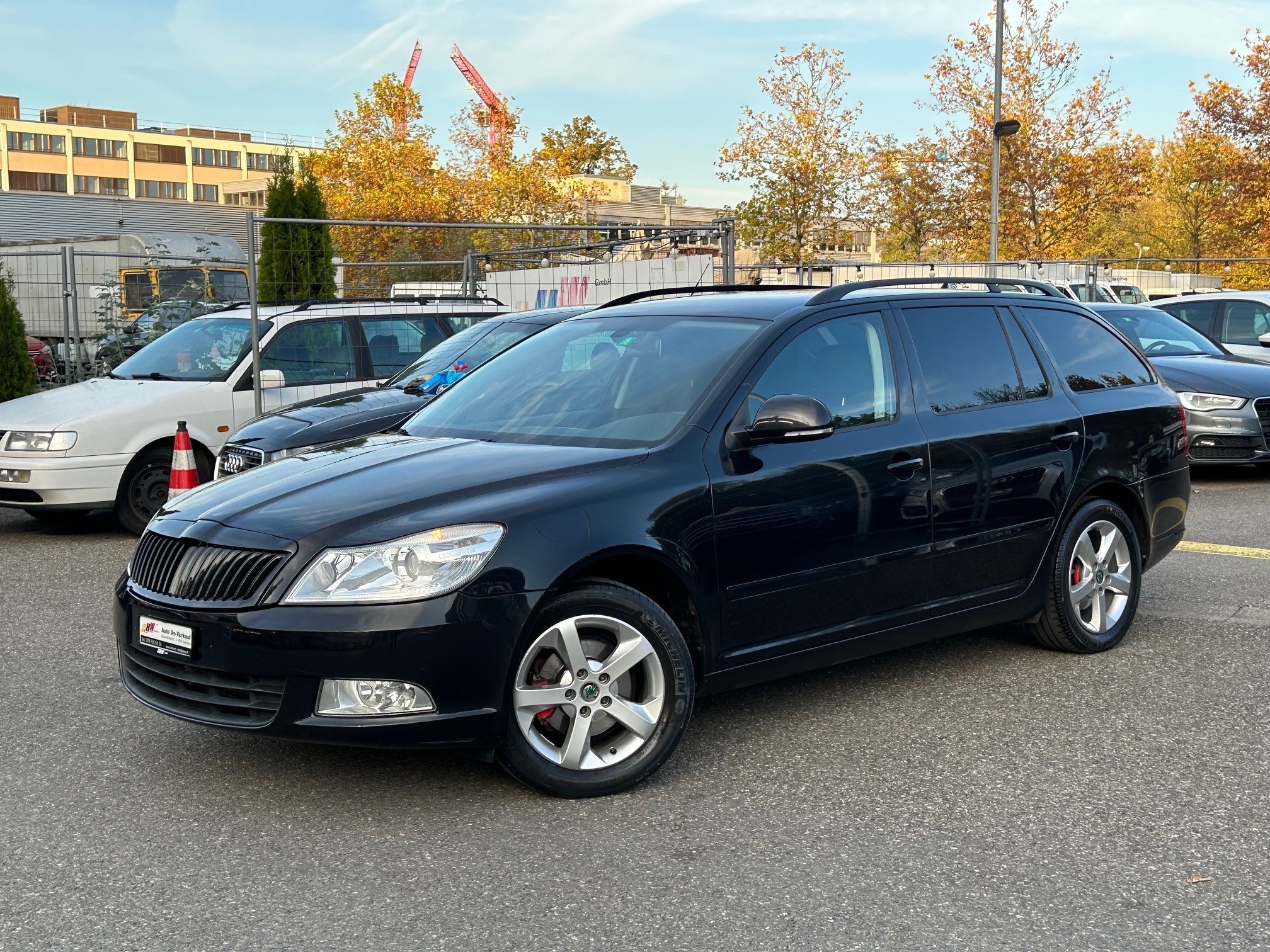 SKODA Octavia Combi 1.6 TDI Swiss Adventure 4x4 / Frisch ab MFK / AHK 1600kg / 8-fach bereift