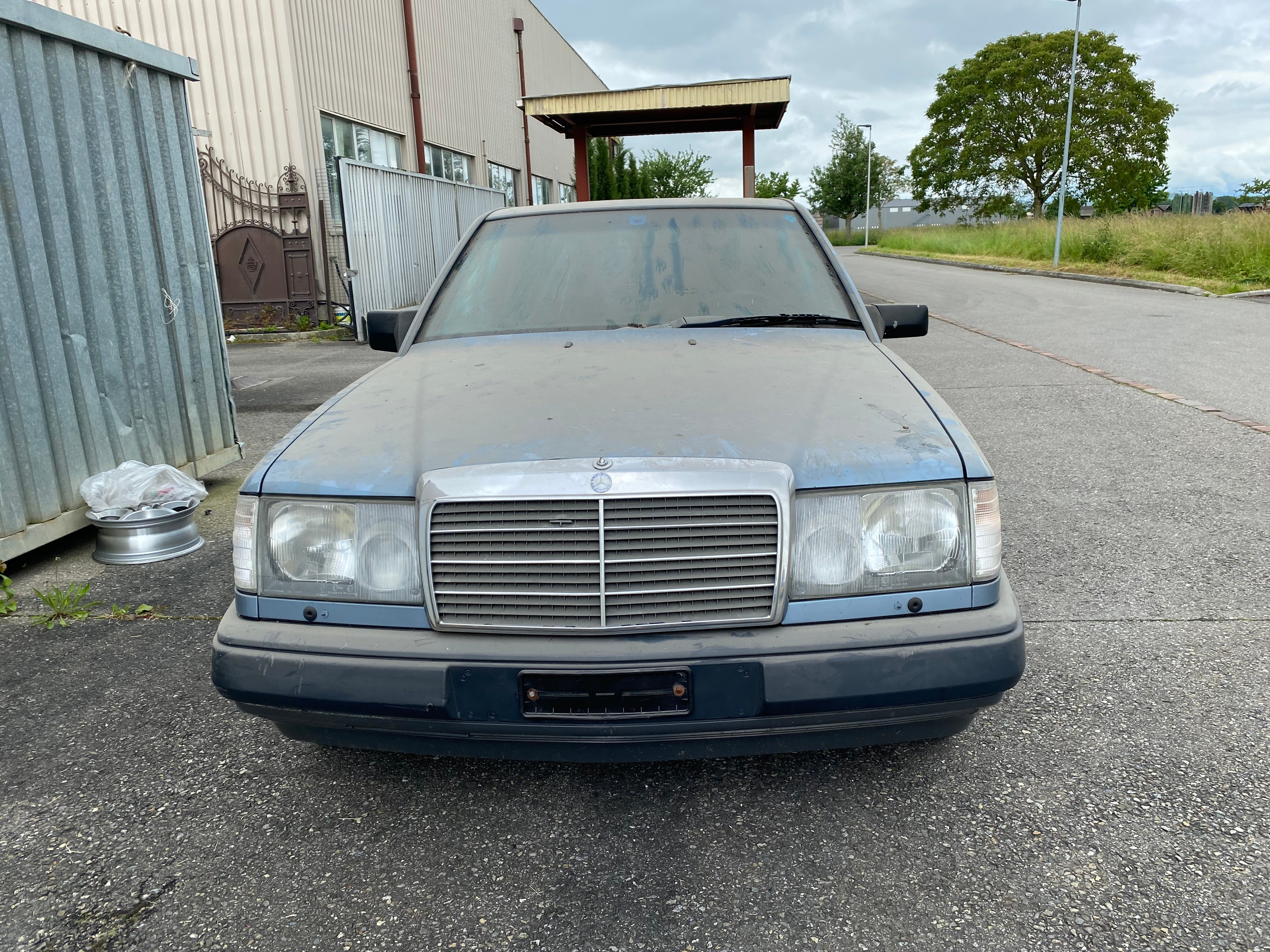 MERCEDES-BENZ E 260