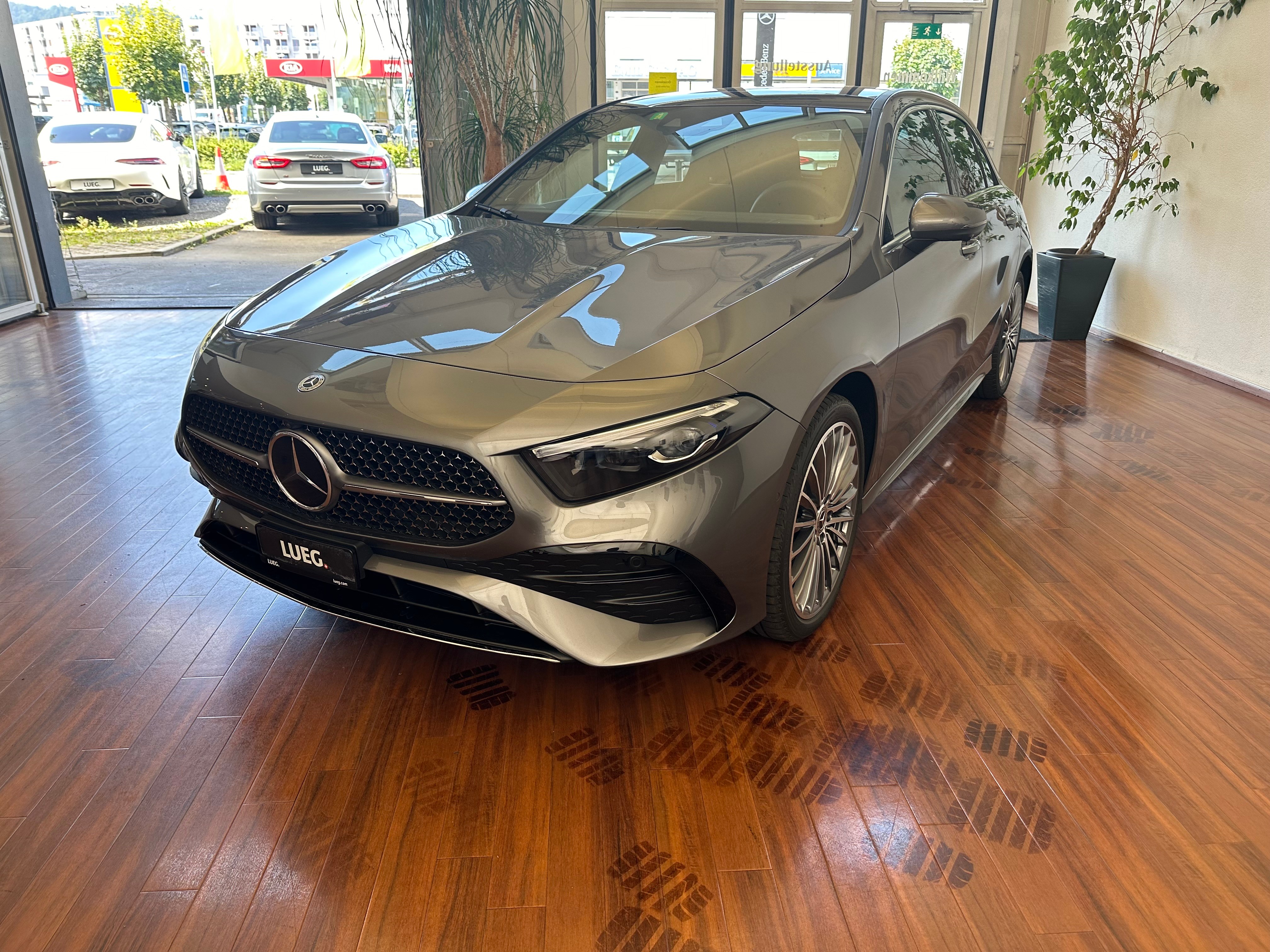 MERCEDES-BENZ A 250 e - AMG Premium-Plus / 360 Grad Kamera / DISTRONIC / Multibeam LED