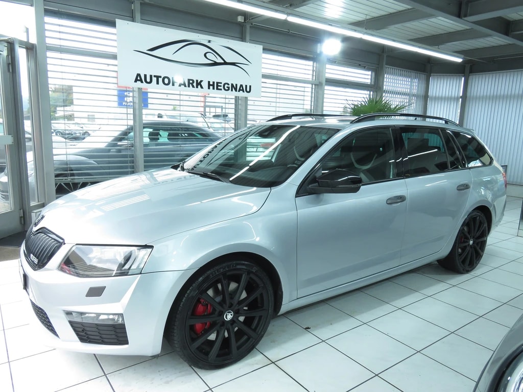 SKODA Octavia Combi 2.0 TDI RS DSG (Automat)