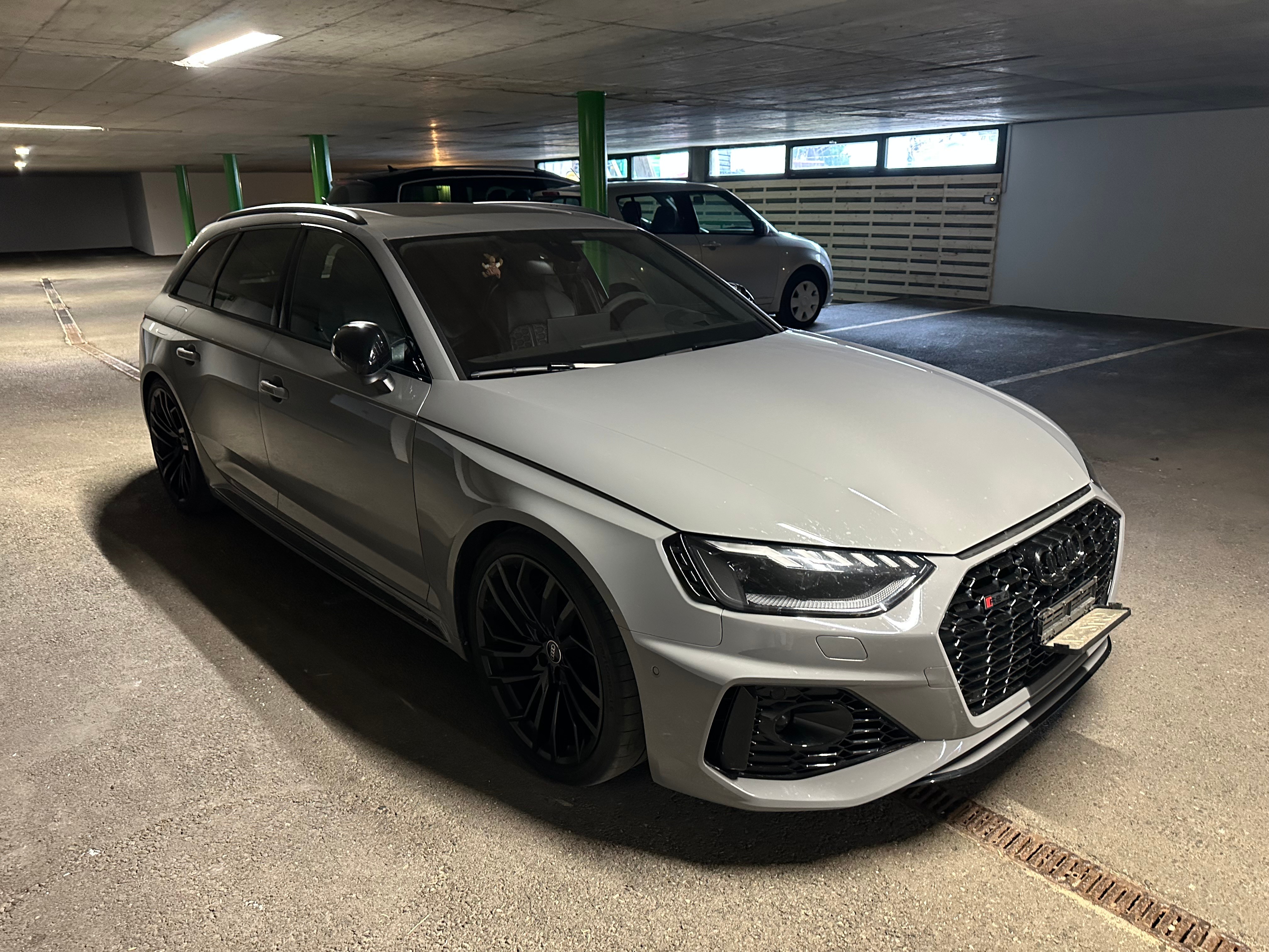 AUDI RS4 Avant quattro tiptronic