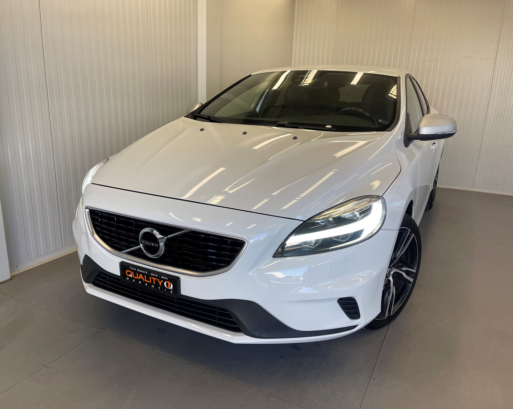 VOLVO V40 T2 R-Design Dynamic Edition