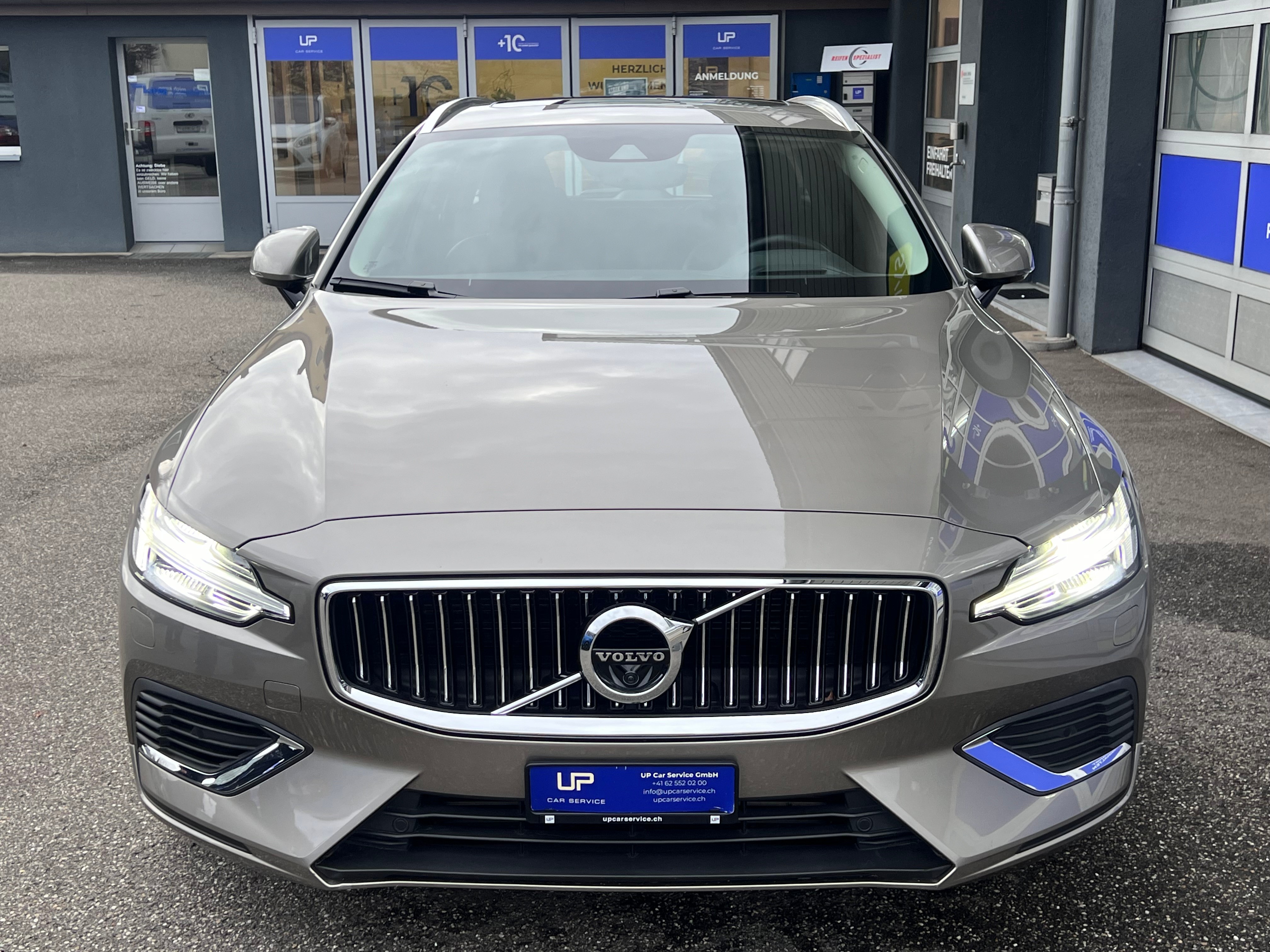 VOLVO V60 T8 eAWD Twin Engine Inscription Geartronic