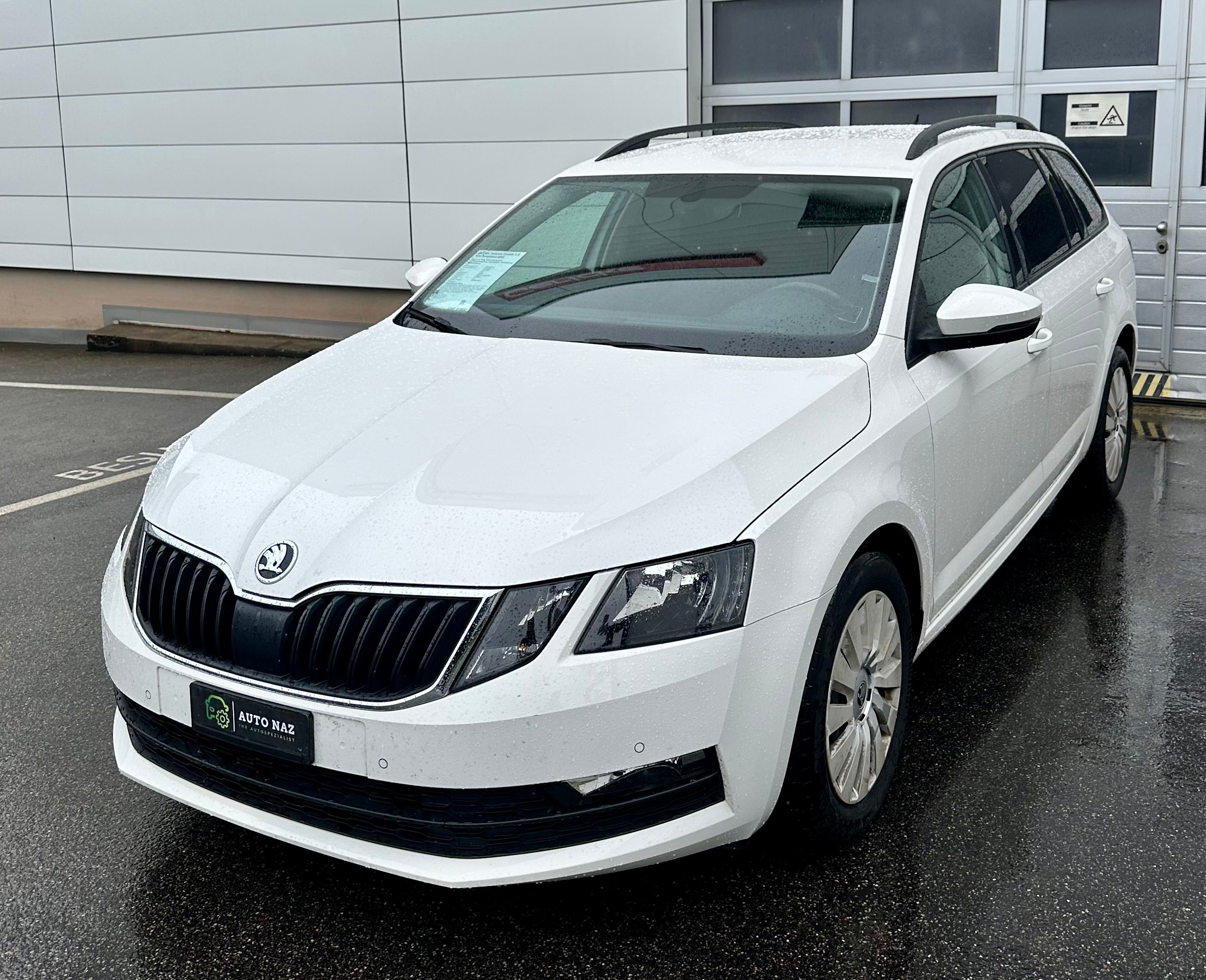 SKODA Octavia Combi 1.6 TDI Ambition DSG // Anhängerkupplung abnehmbar // Sitzheizung // Parksensoren