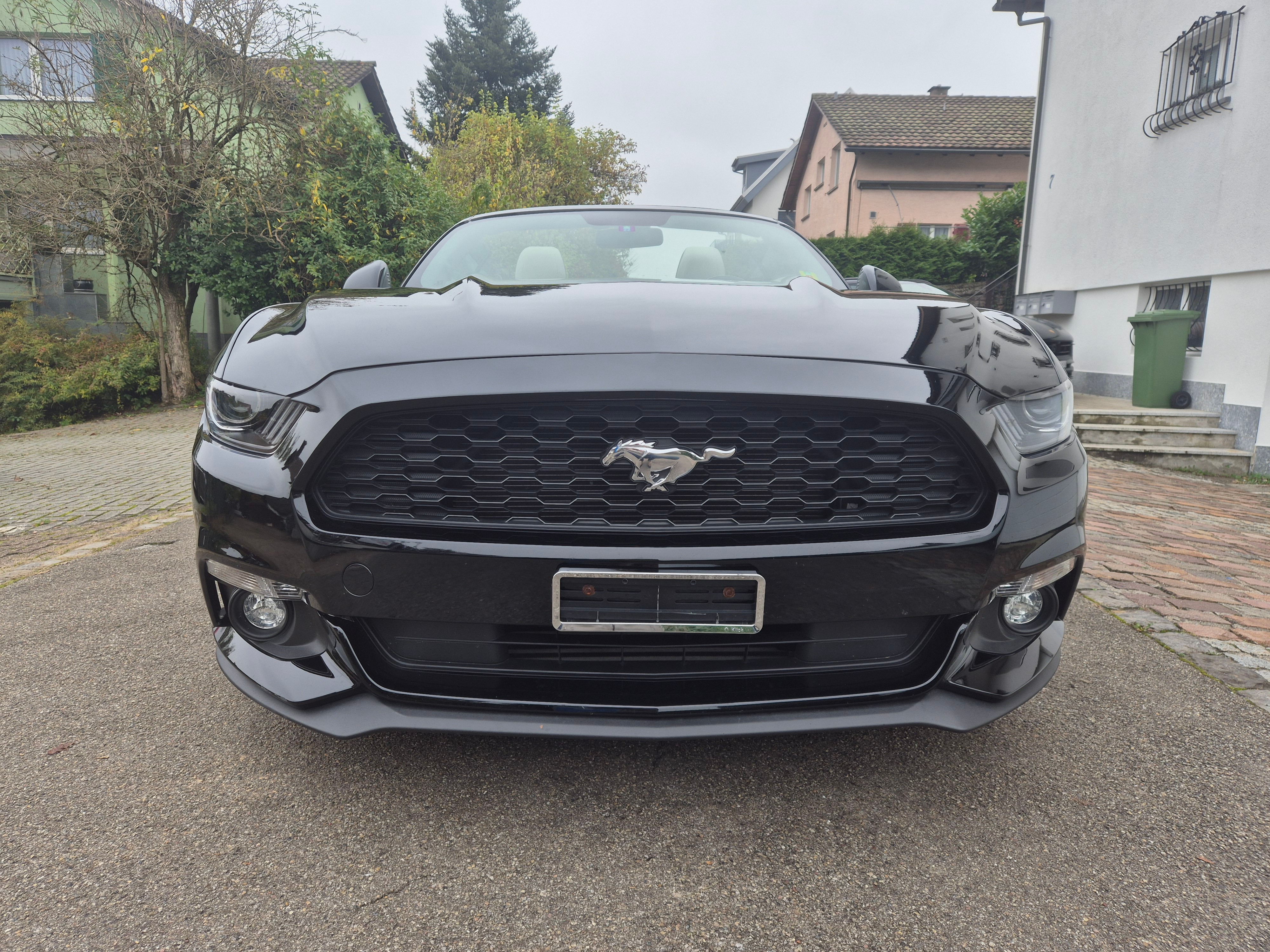 FORD Mustang Convertible 2.3 Automat