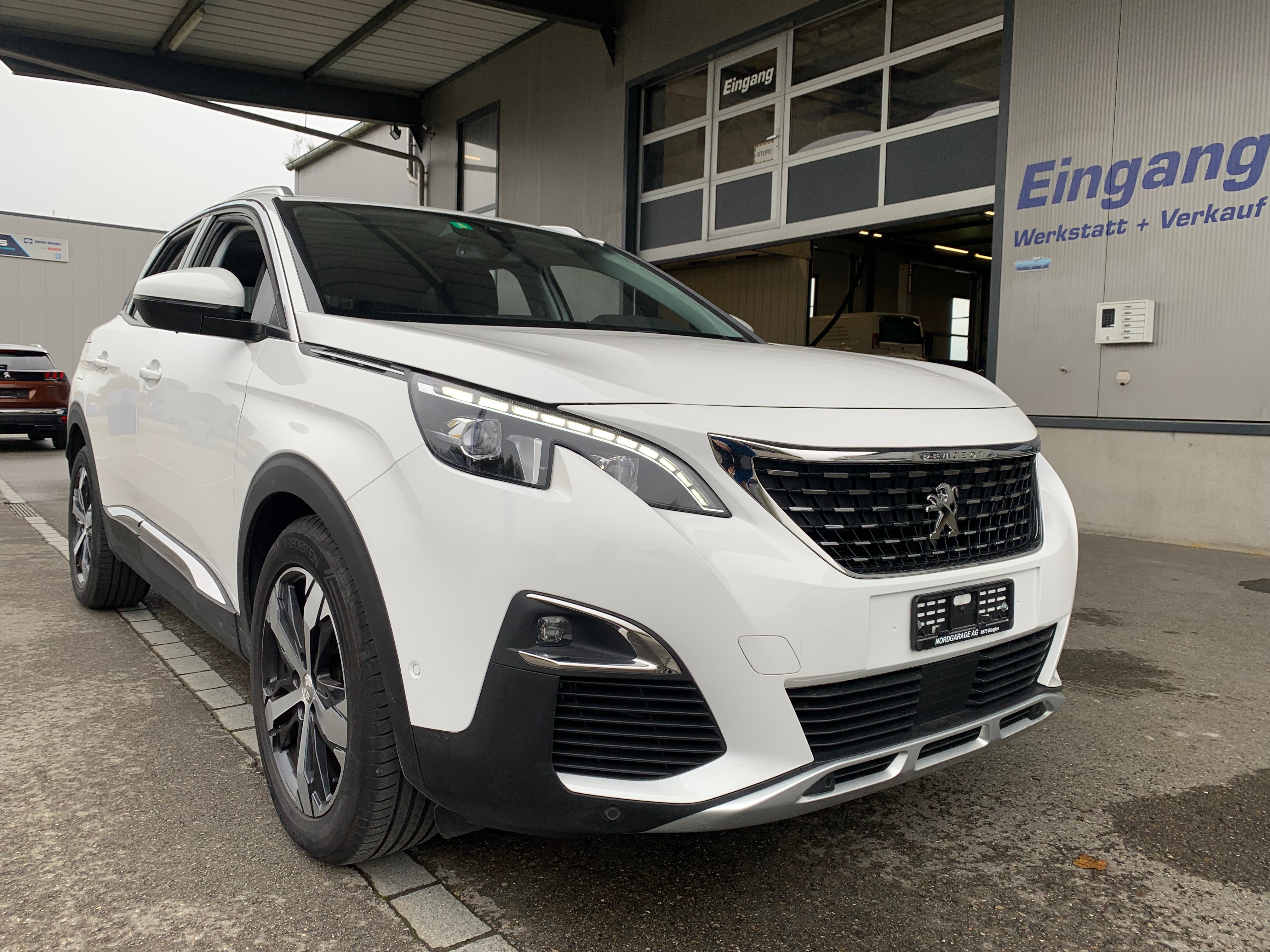 PEUGEOT 3008 1.2 PureTech Allure