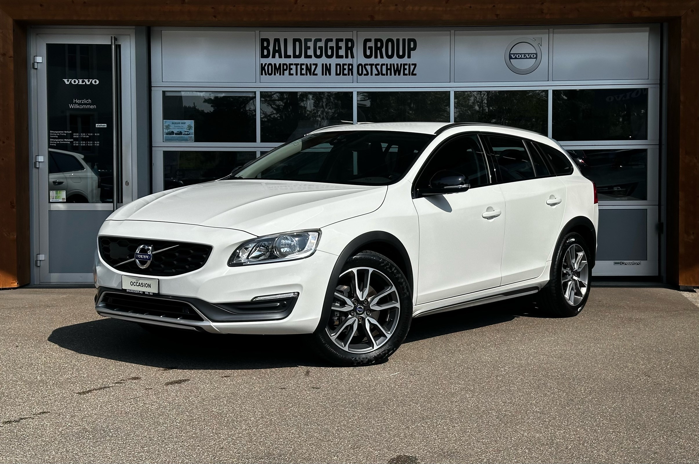 VOLVO V60 Cross Country 2.4 D4 Momen