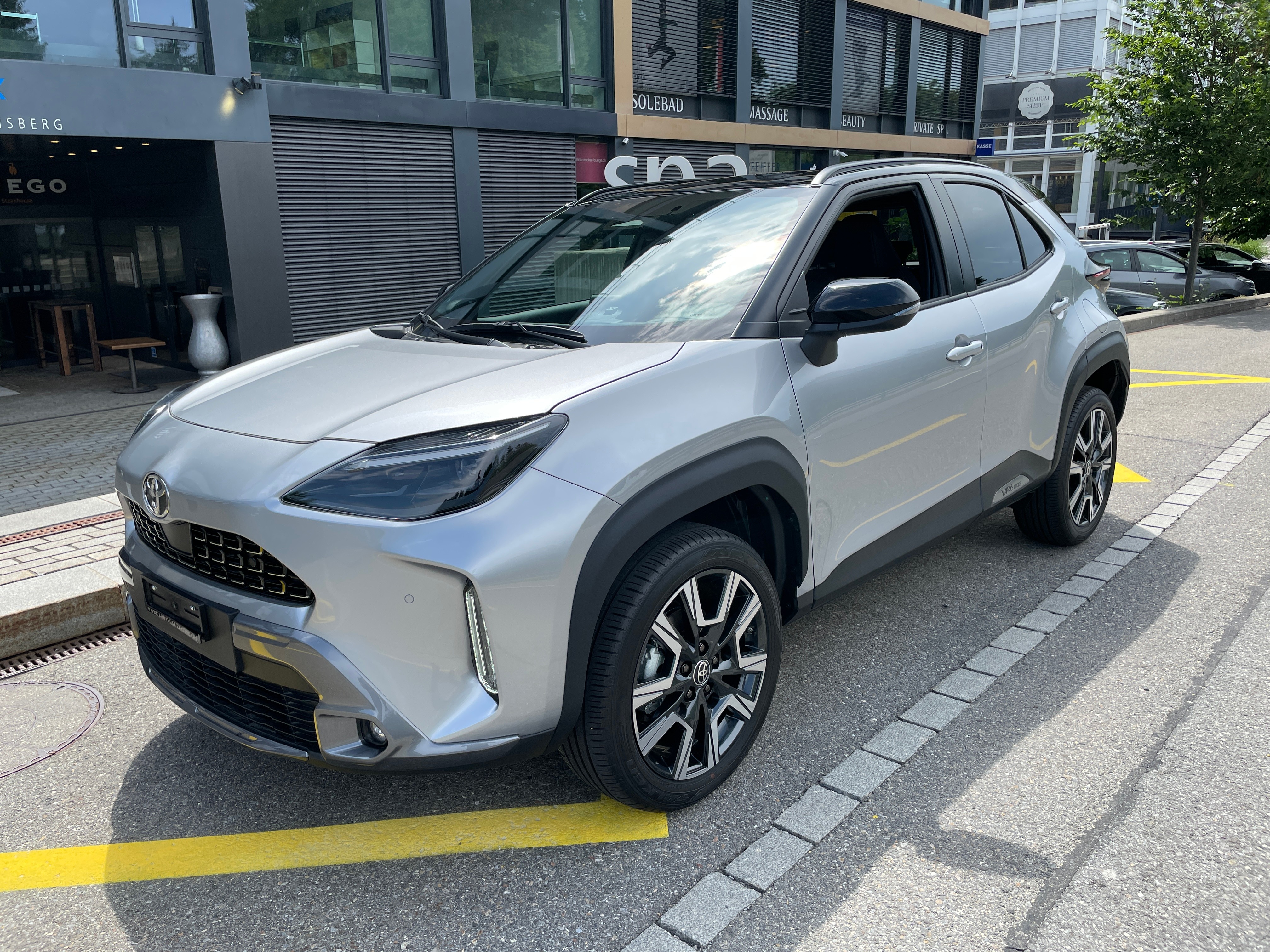 TOYOTA Yaris Cross 1.5 Premier Edition AWDi e-CVT