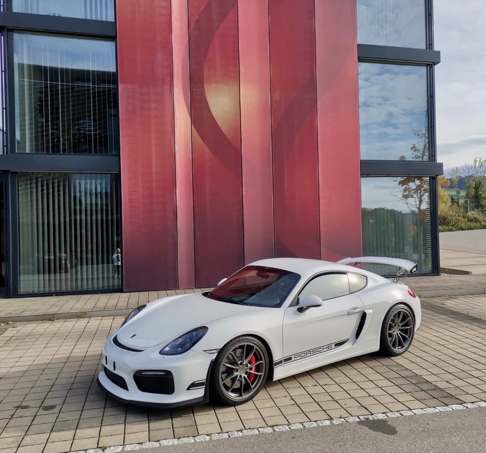 PORSCHE Cayman GT4