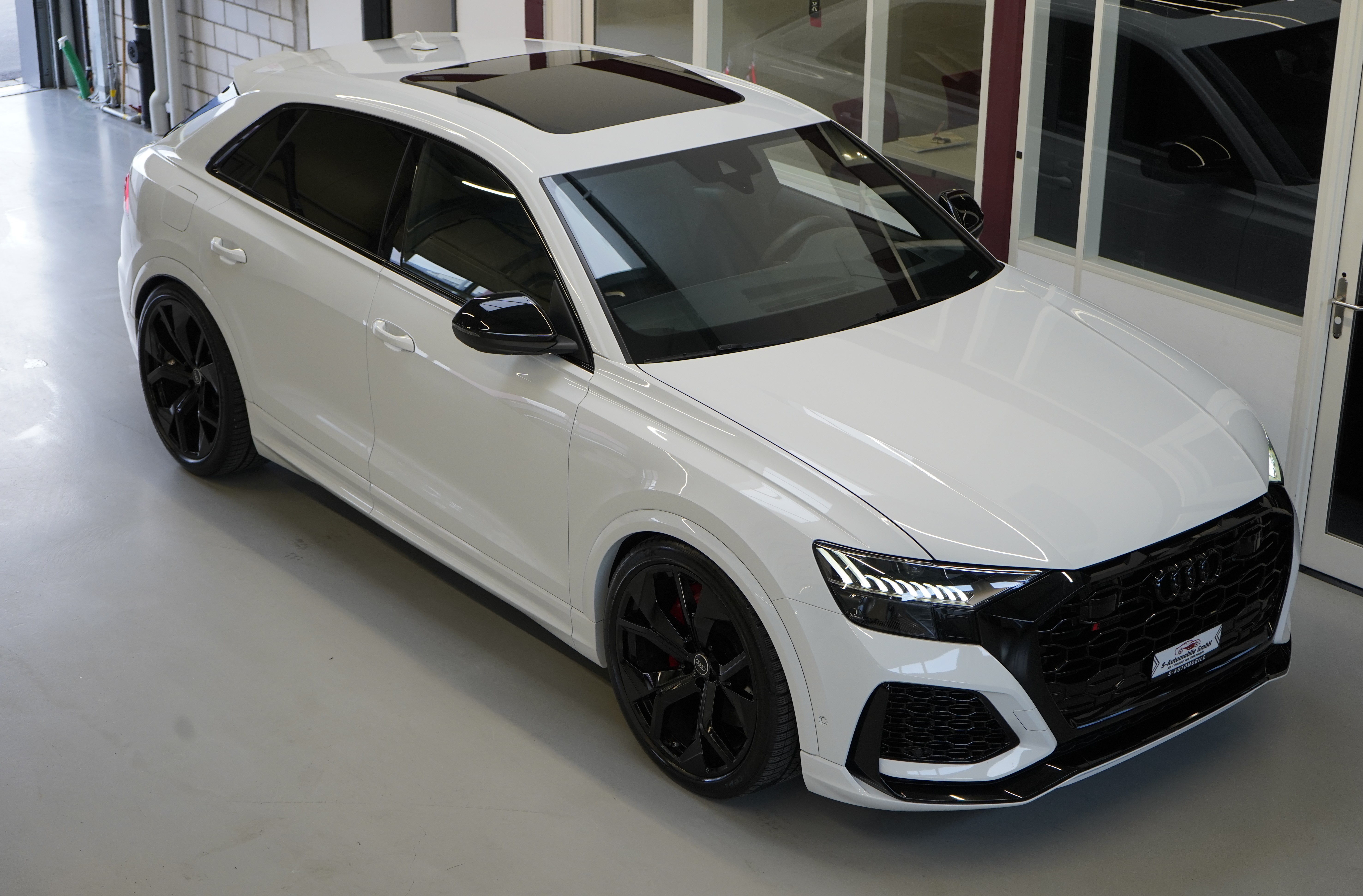 AUDI RSQ8 quattro tiptronic