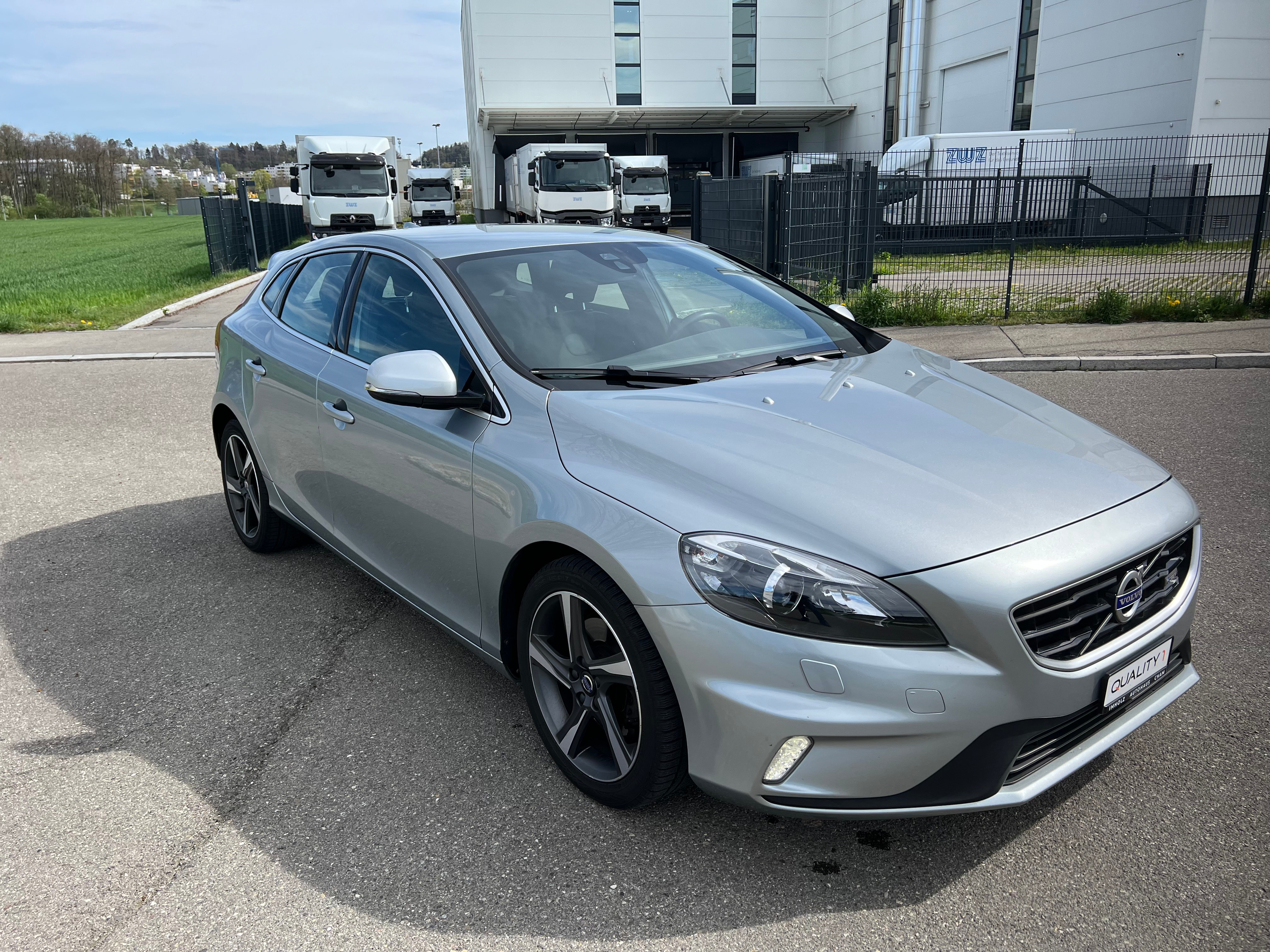 VOLVO V40 T4 R-Design