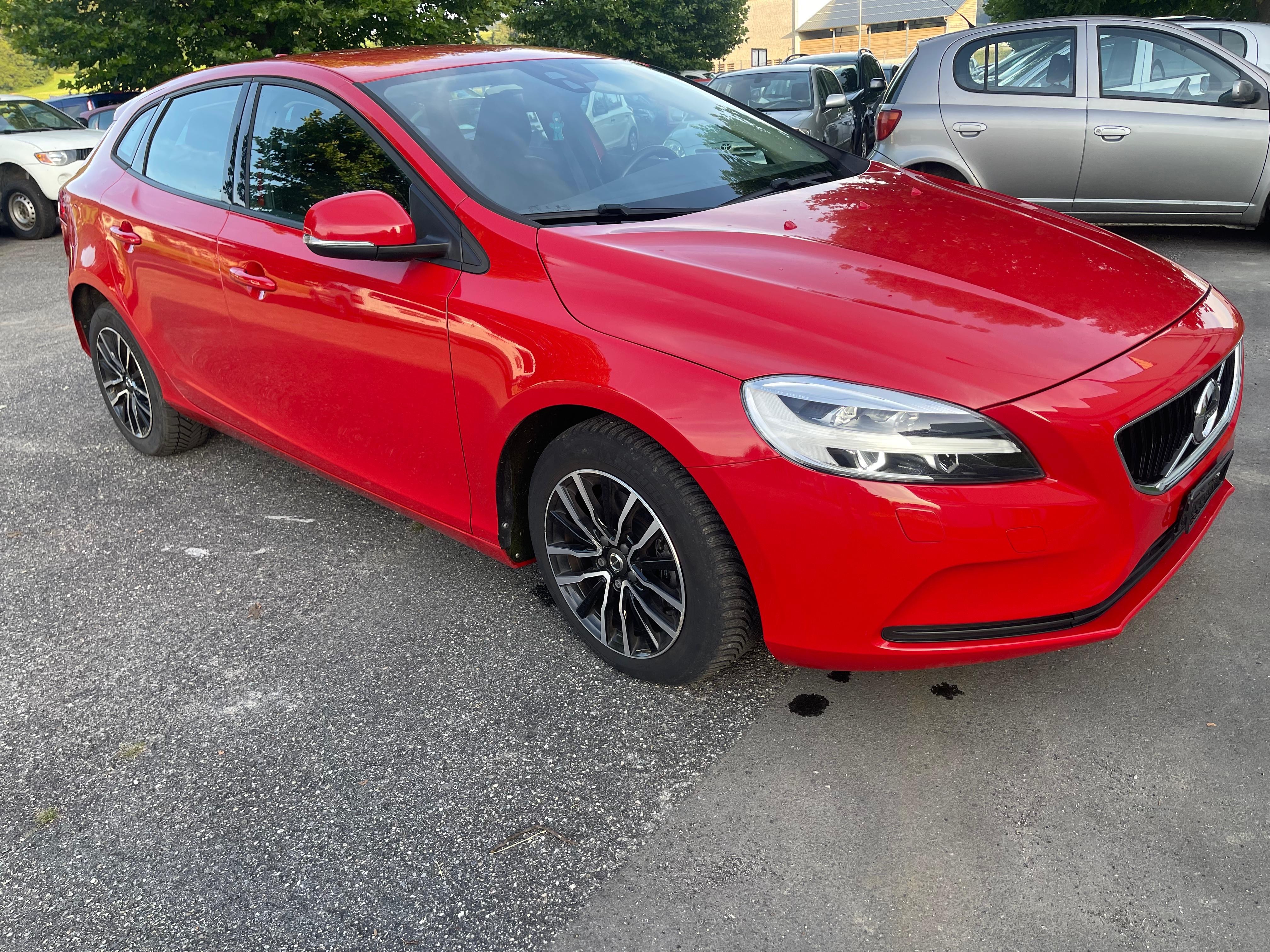 VOLVO V40 T2 Momentum