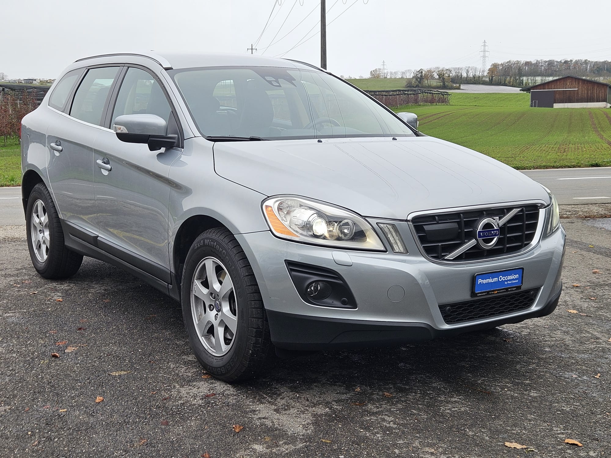 VOLVO XC60 D5 AWD Summum Geartronic ** Expertisé et service du jour ** Crochet d'attelage ** 4x4 ** Diesel ** Automat ** TOP Opt