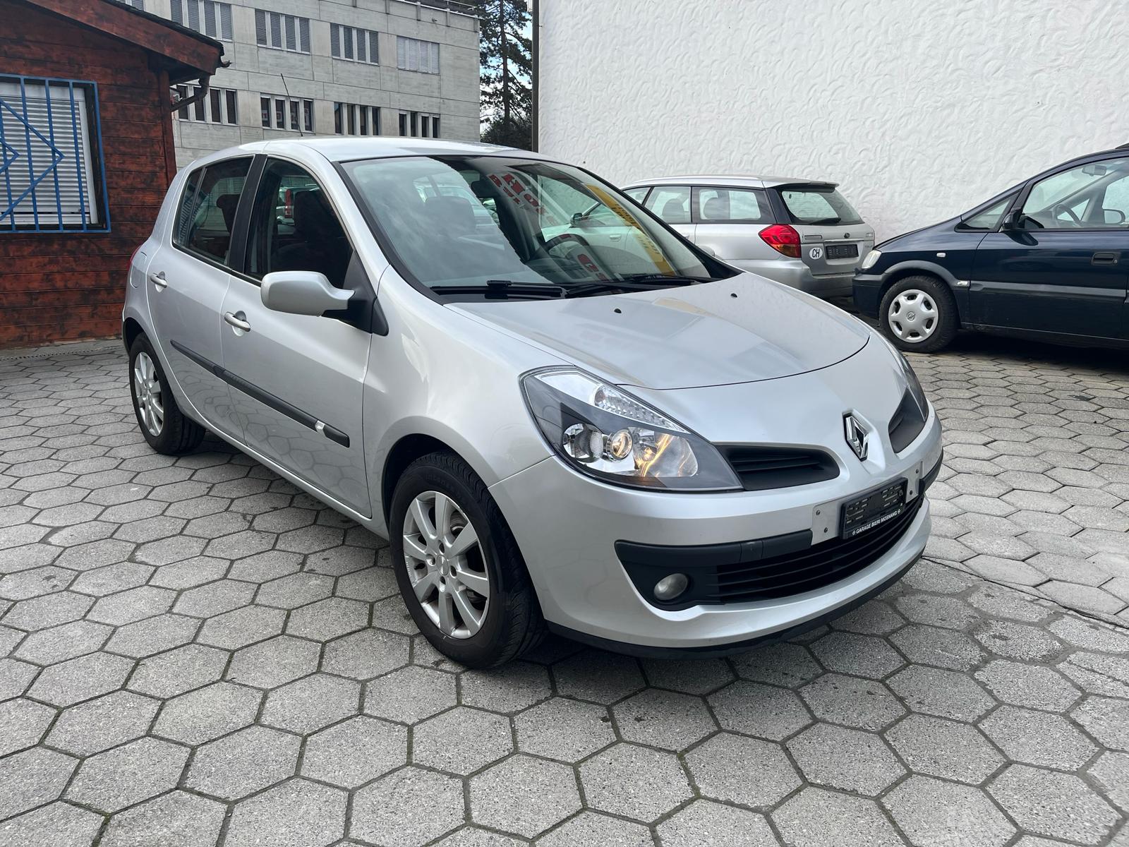 RENAULT Clio 1.6 16V Dynamique