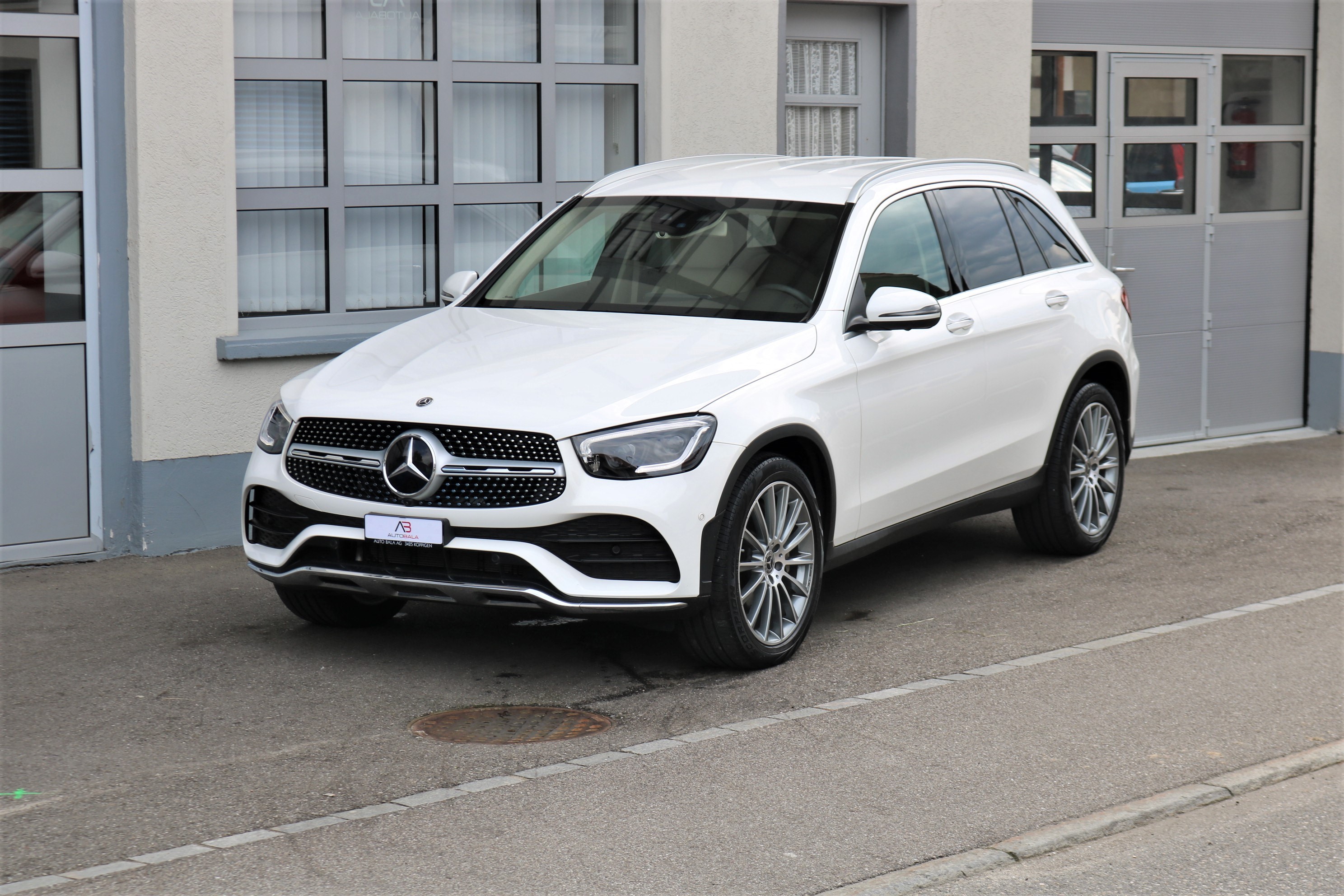 MERCEDES-BENZ GLC 200 AMG Line 4Matic 9G-Tronic (CH)