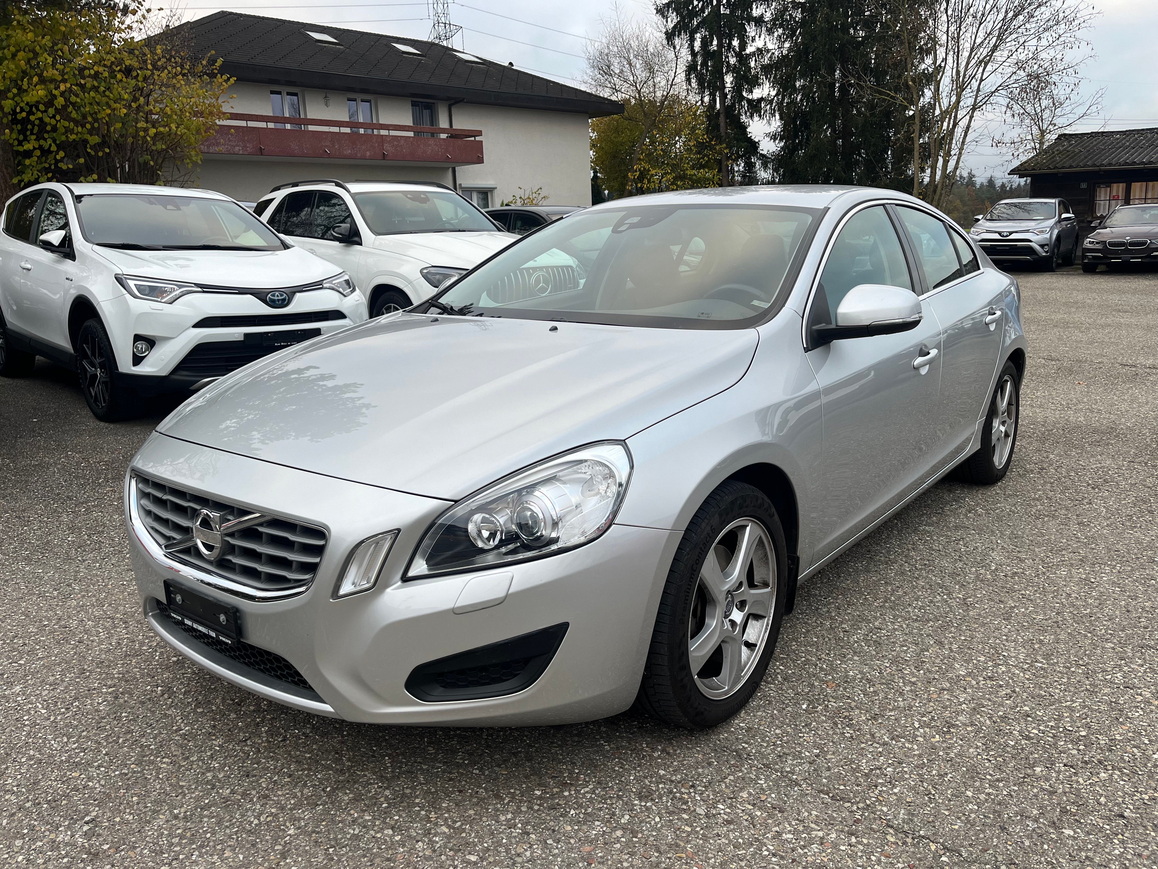 VOLVO S60 T4 Momentum Powershift