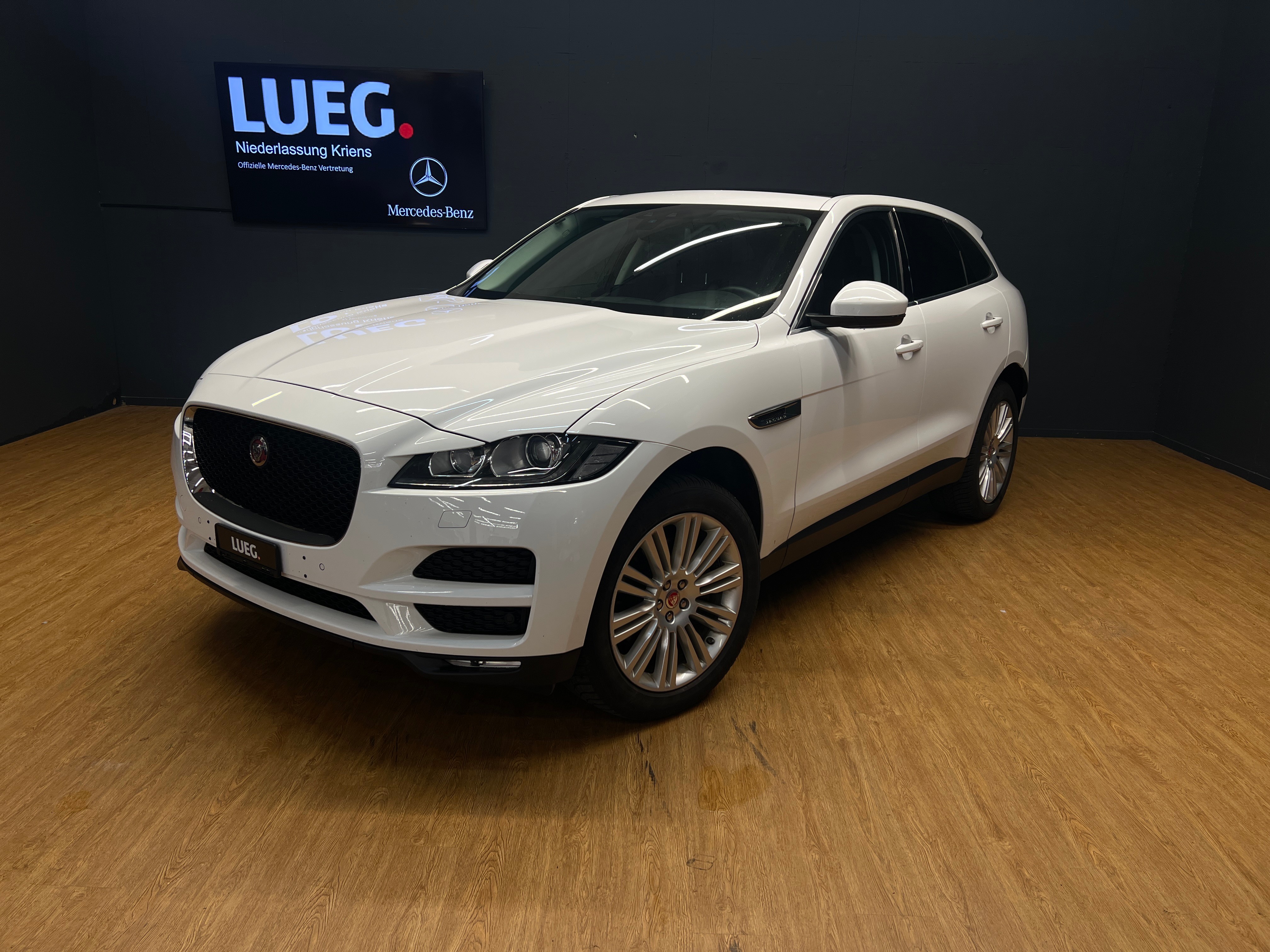 JAGUAR F-Pace 3.0 V6 - AWD - Automatik