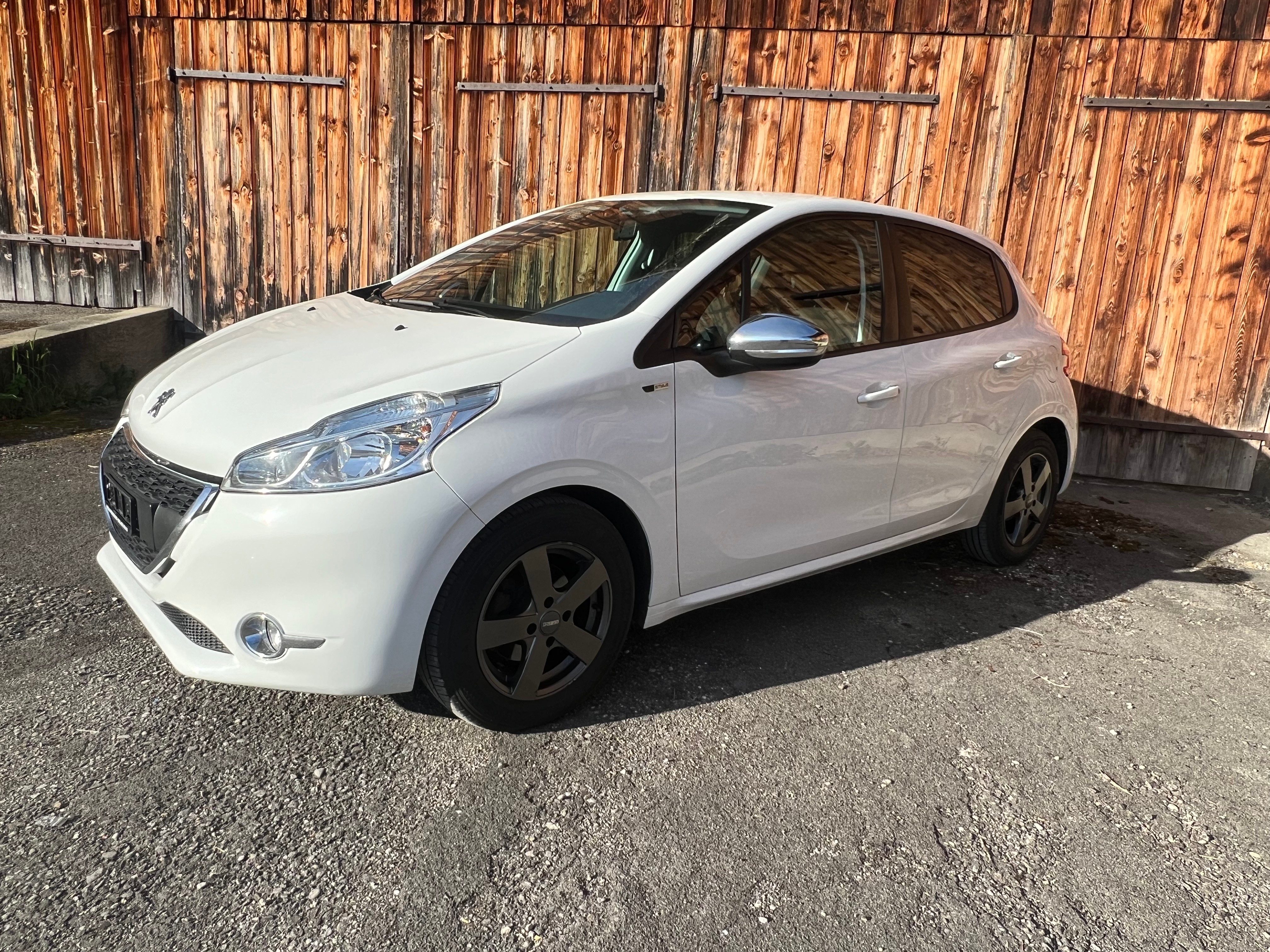 PEUGEOT 208 1.2 VTI Style