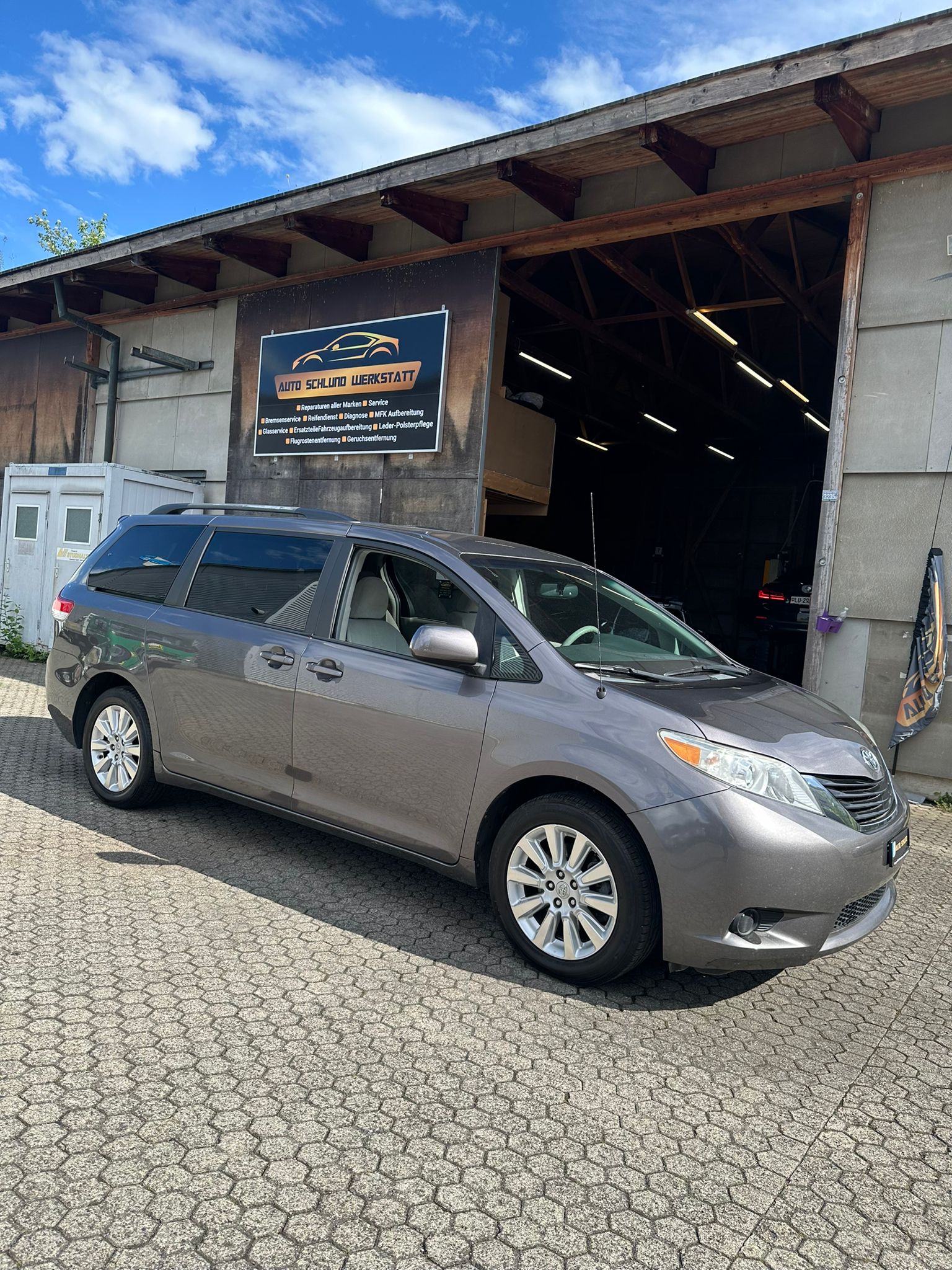 TOYOTA Sienna