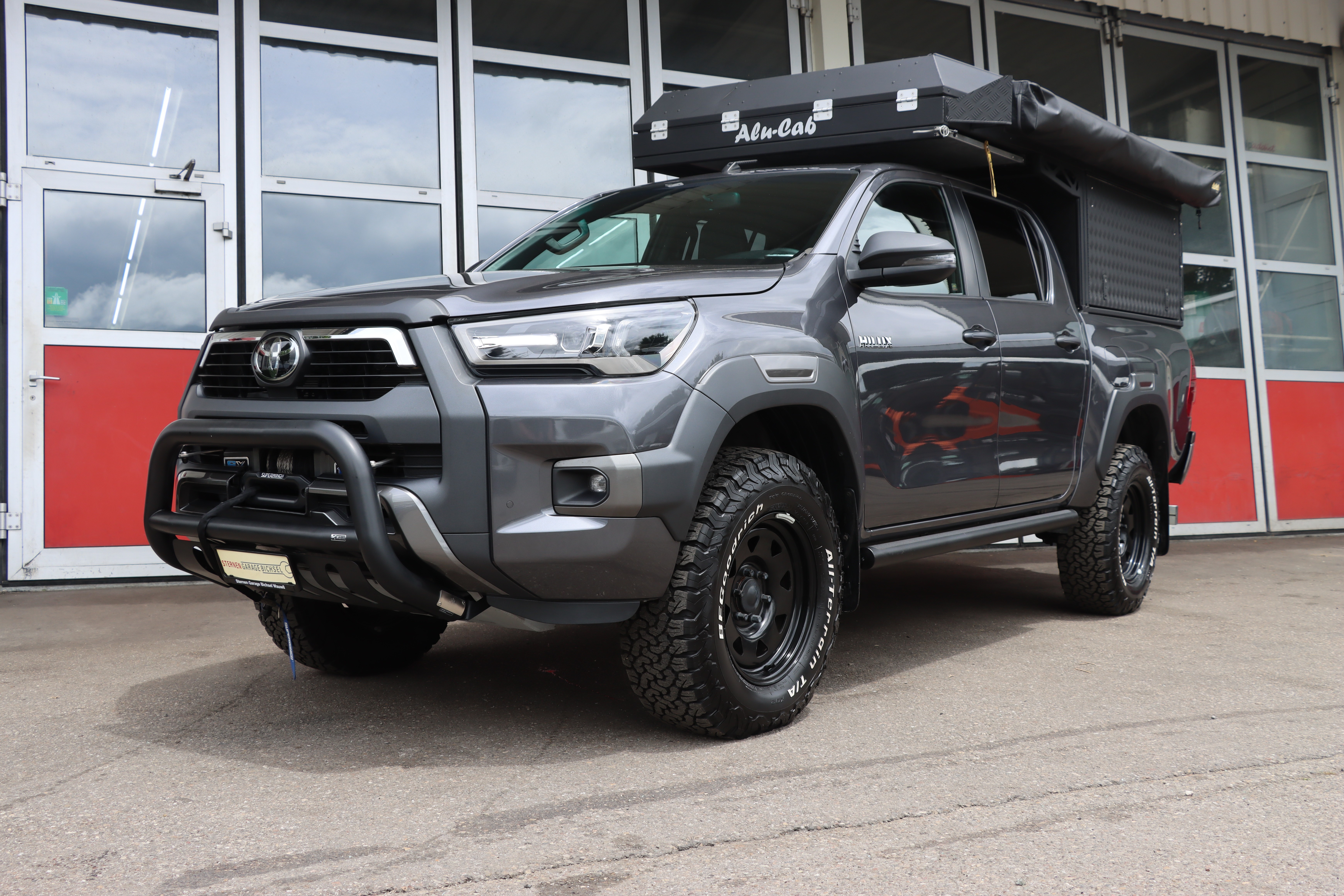 TOYOTA Hilux 2.8D-4D Invincible Double Cab 4x4 A