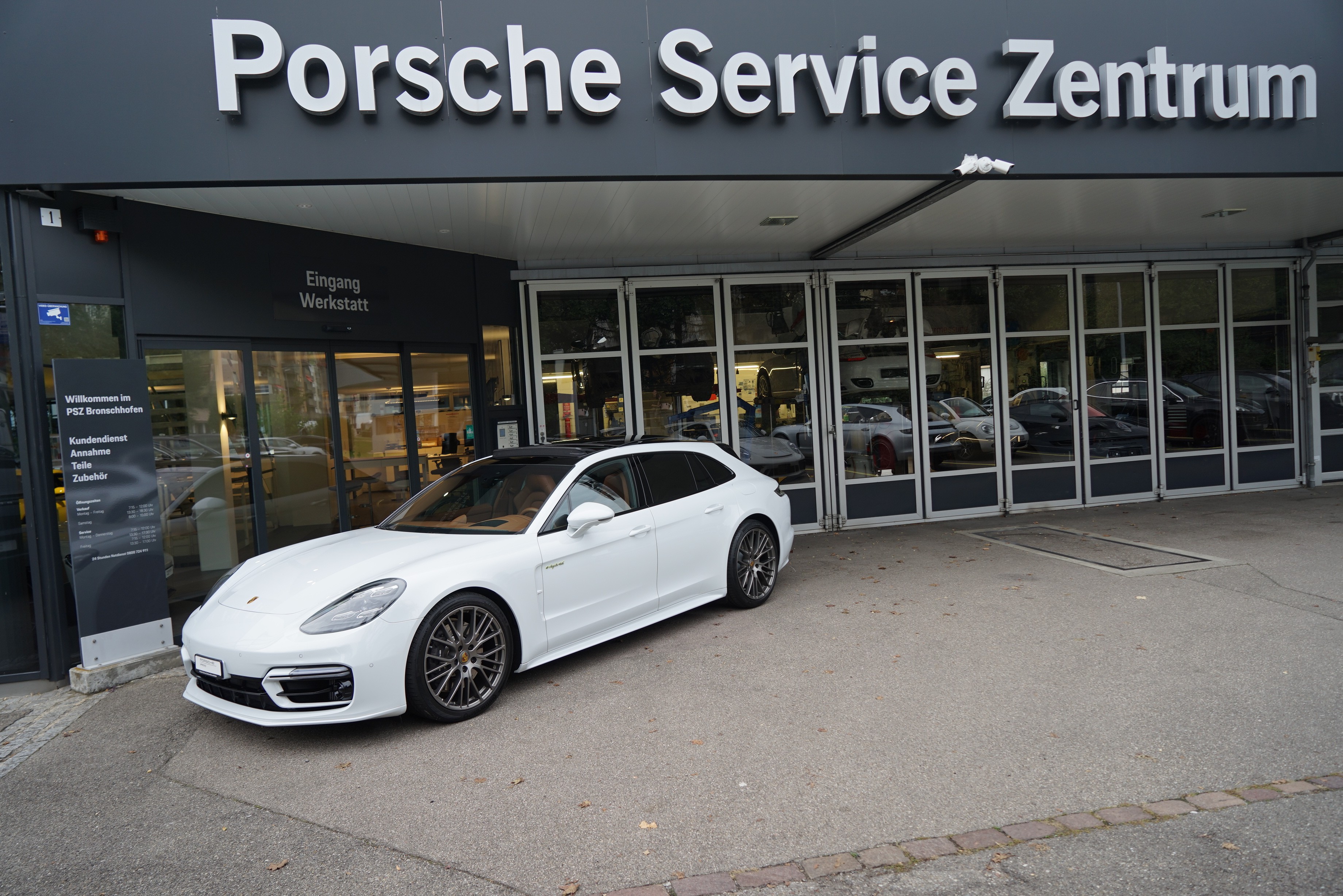 PORSCHE Panamera 4 E-Hybrid Sport Turismo Platinum Edition