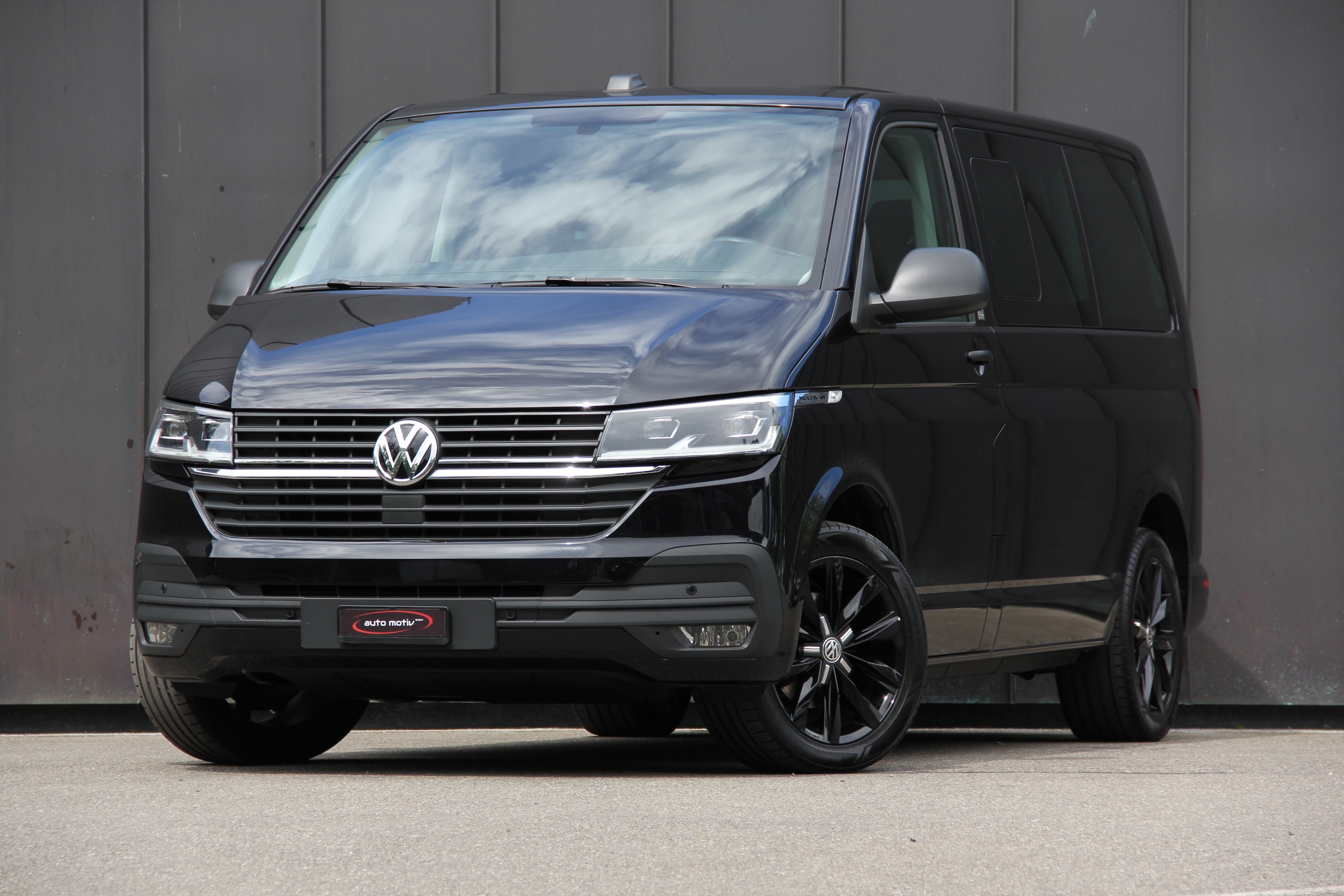 VW T6.1 Multivan 2.0 TDI Liberty Edition DSG **DREHBARER-SITZ-VORNE** **LIEGEFLÄCHE-RÜCKBANK** *RÜCKFAHRKAMERA* *ANHÄNGERKUPPLU