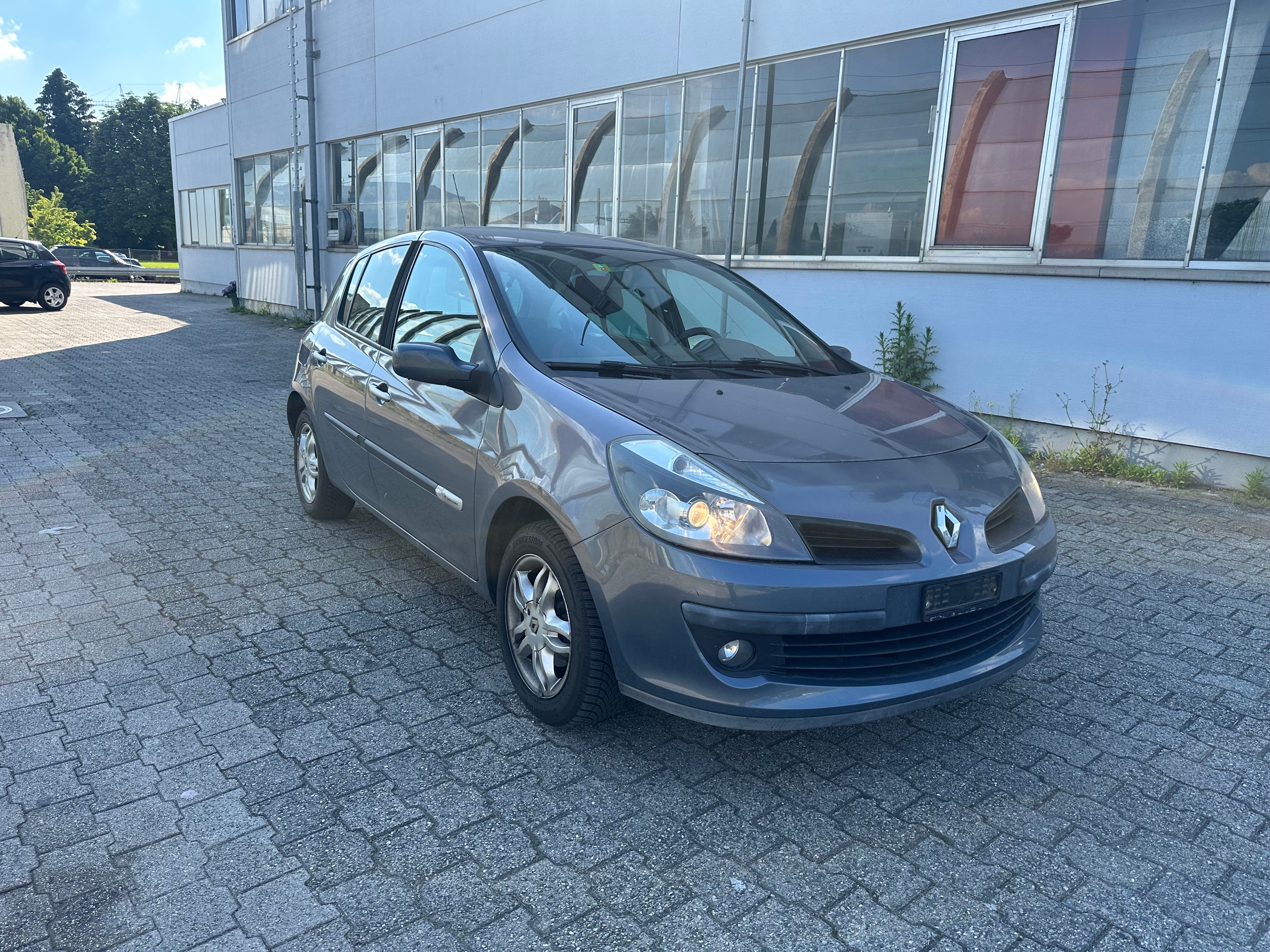 RENAULT Clio 1.2 16V Turbo Rip Curl