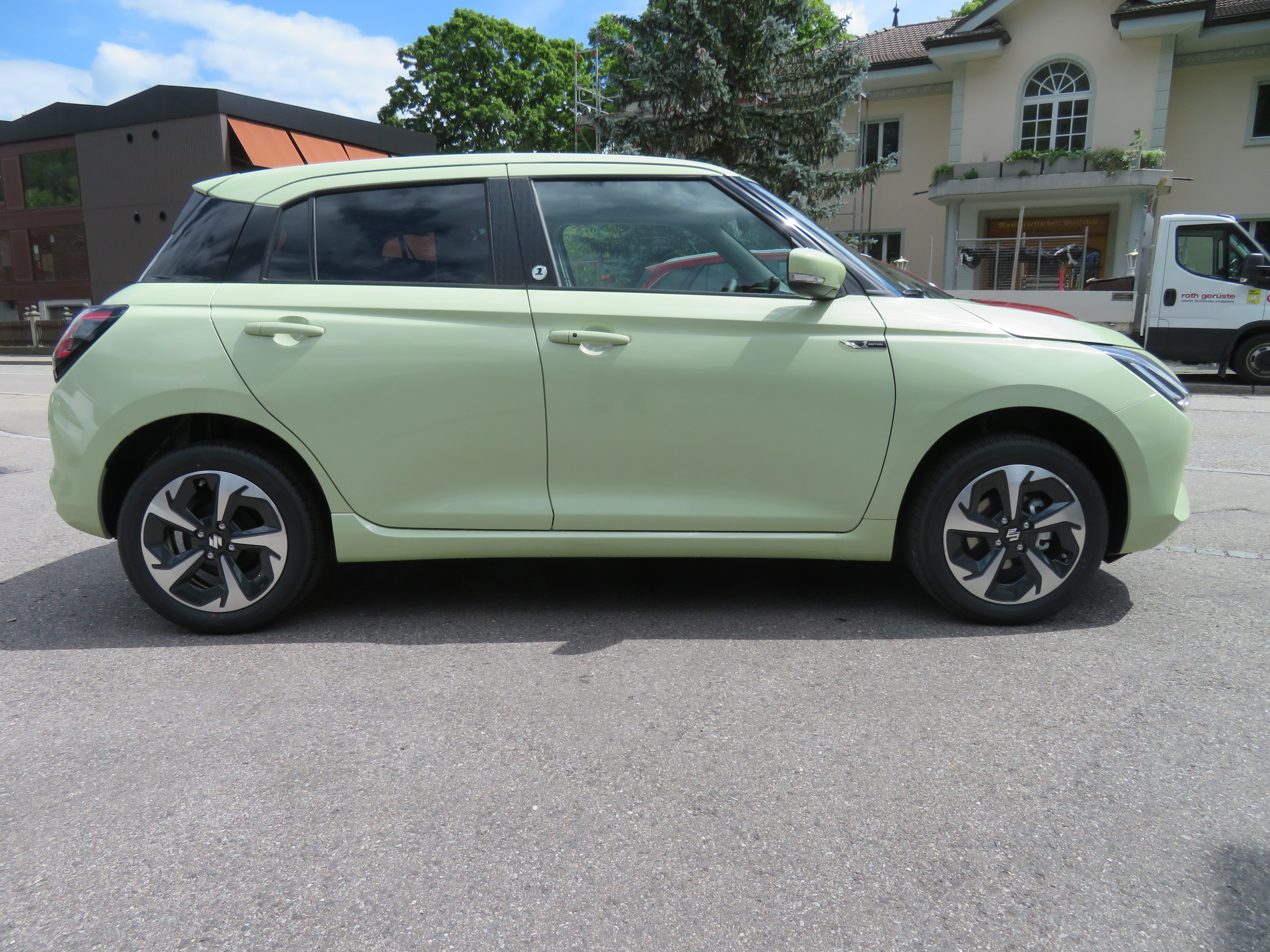 SUZUKI Swift 1.2 1st Edition Top Hybrid 4x4