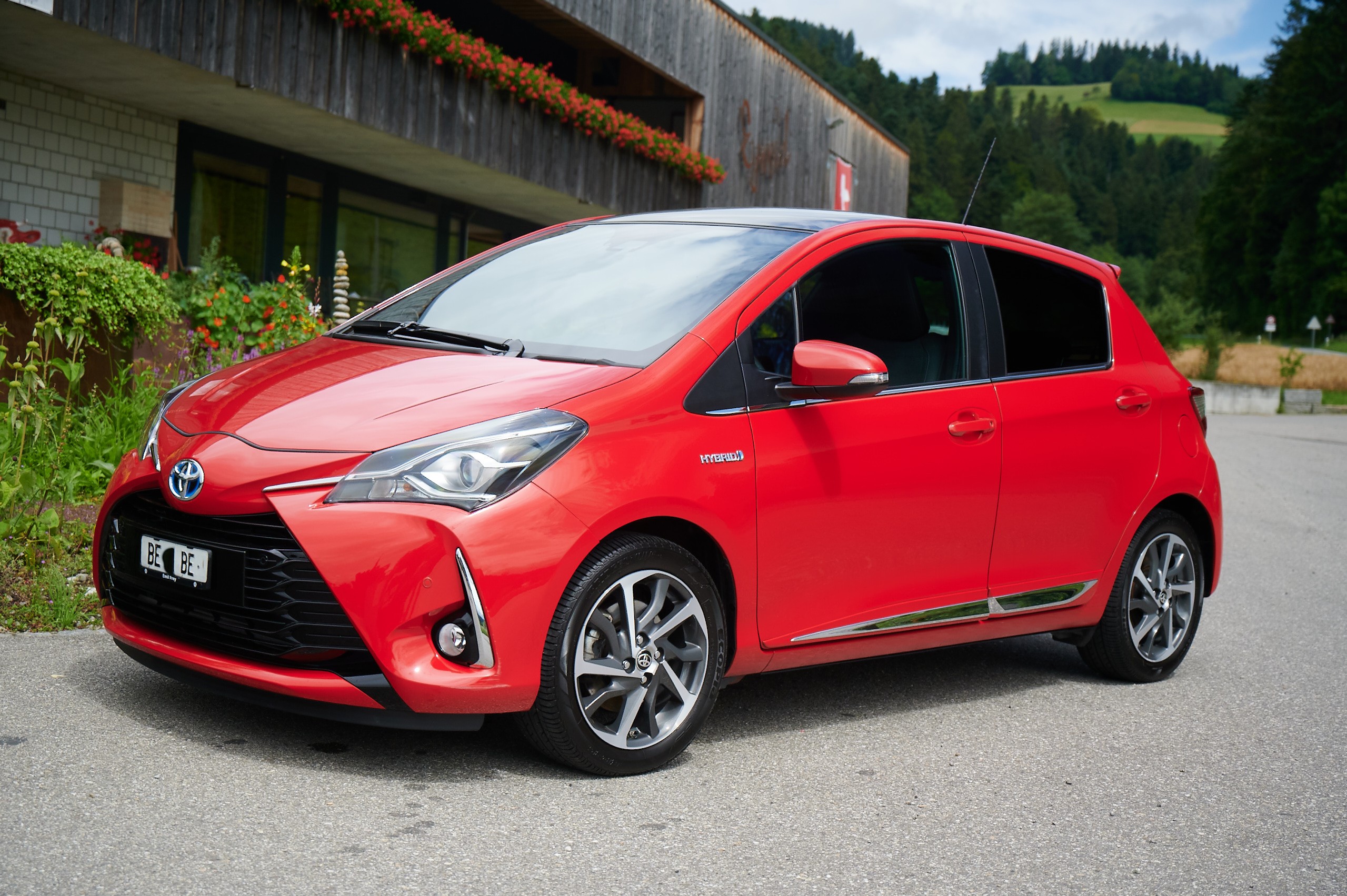 TOYOTA Yaris 1.5 VVT-i Hybrid Premium e-CVT