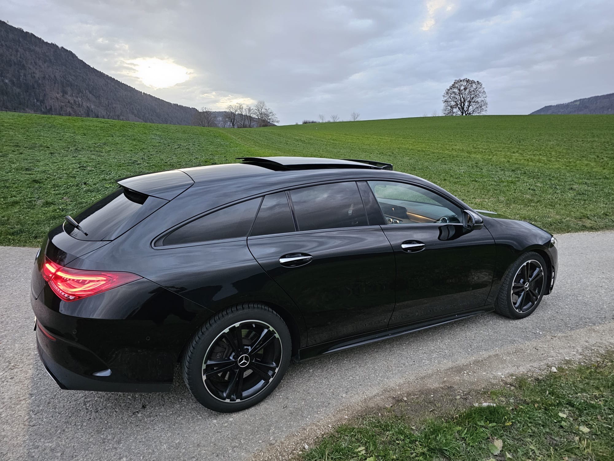 MERCEDES-BENZ CLA Shooting Brake 250 4Matic 7G-DCT Swiss Star