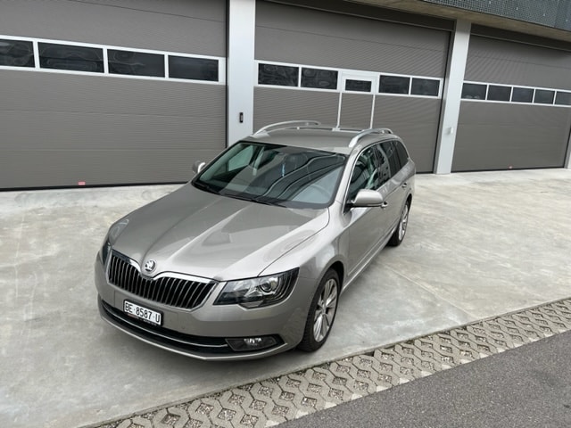 SKODA Superb Combi 2.0 TDi Elegance 4x4 DSG