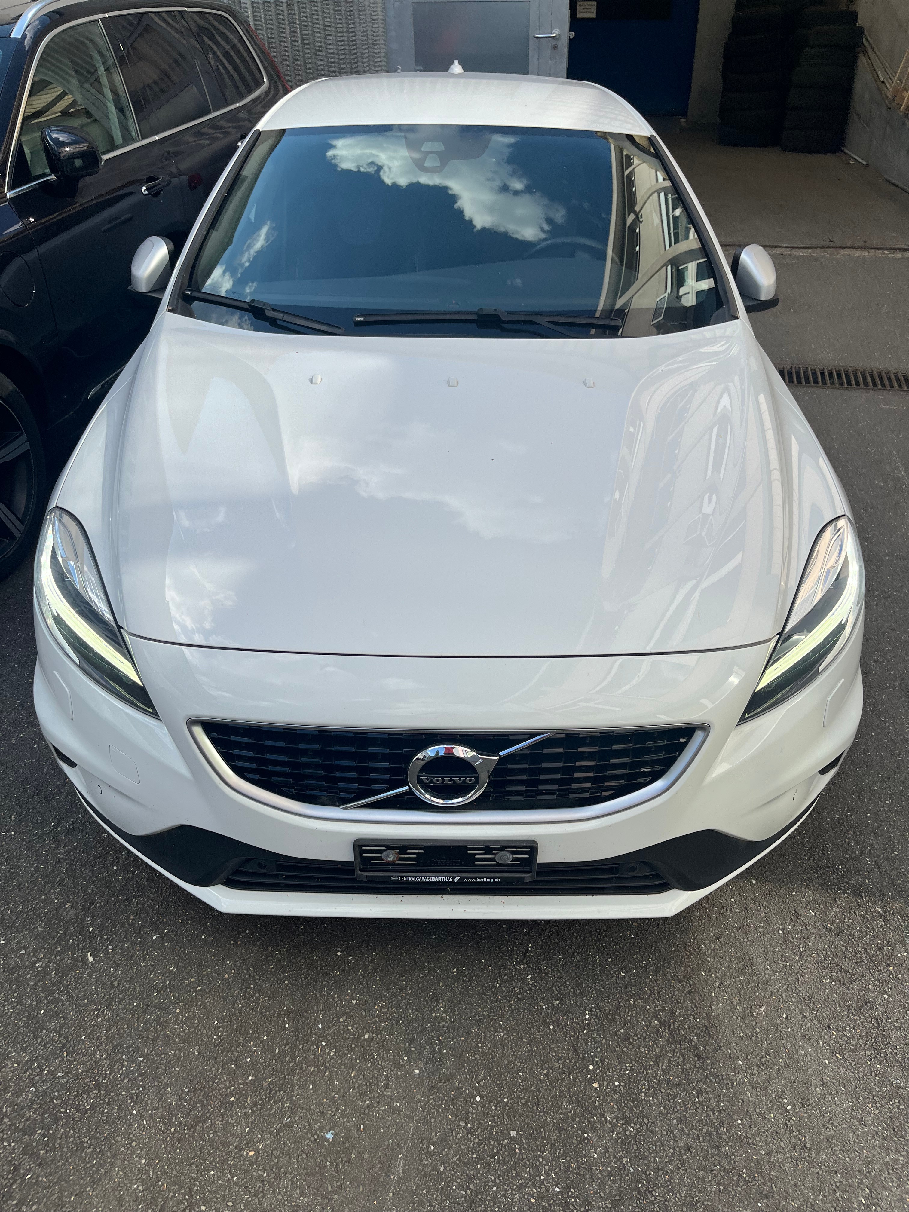 VOLVO V40 D2 Momentum R-Design Geartronic