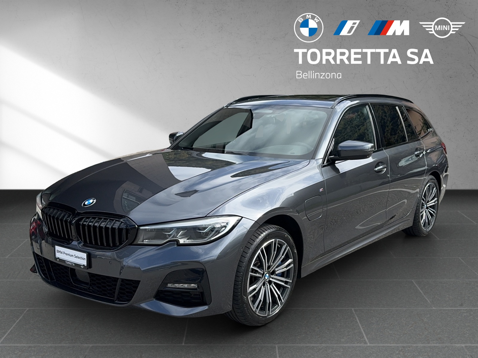 BMW 330e x DriveTouring M Sport Steptronic