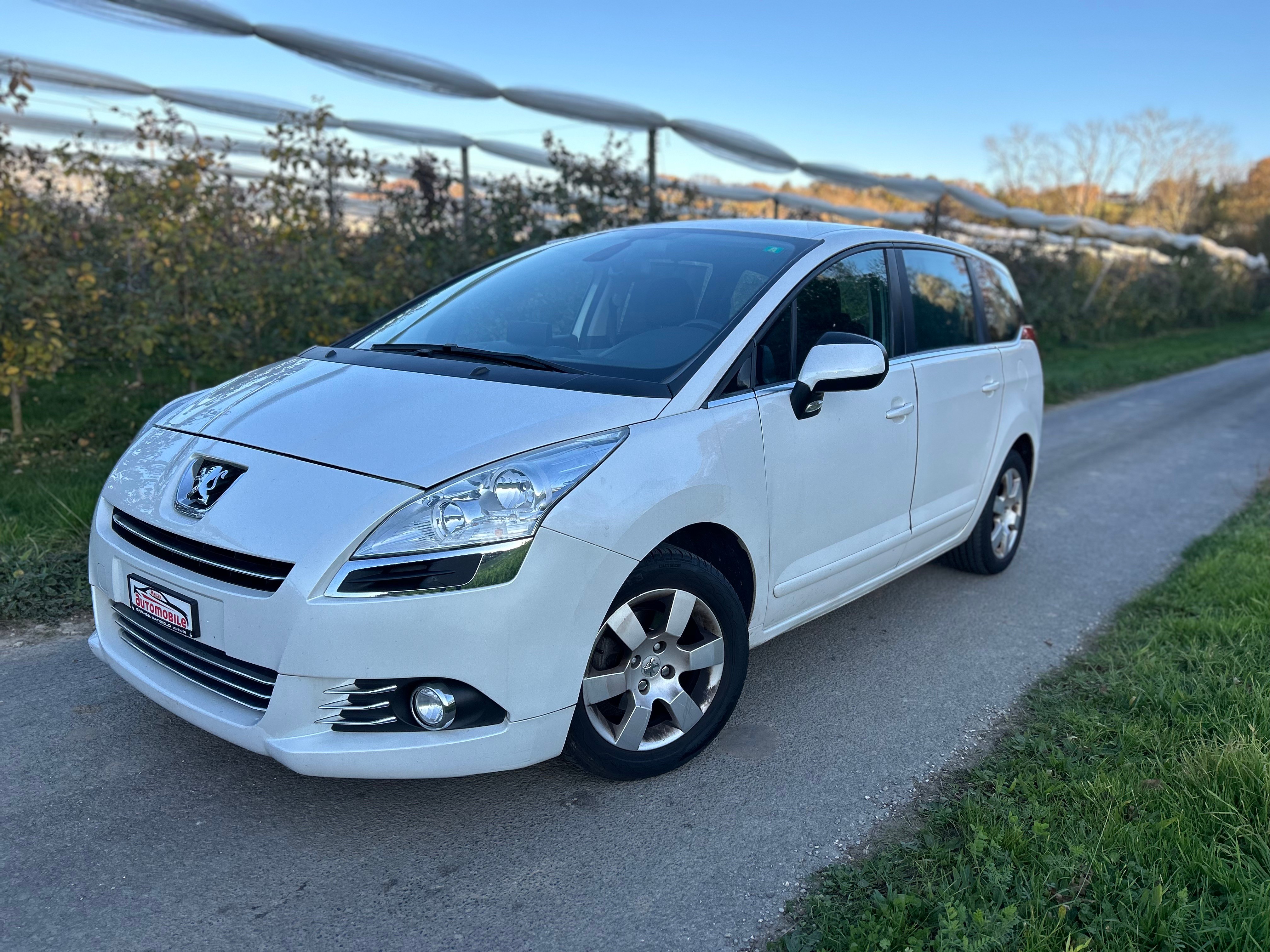 PEUGEOT 5008 1.6 HDI Sport