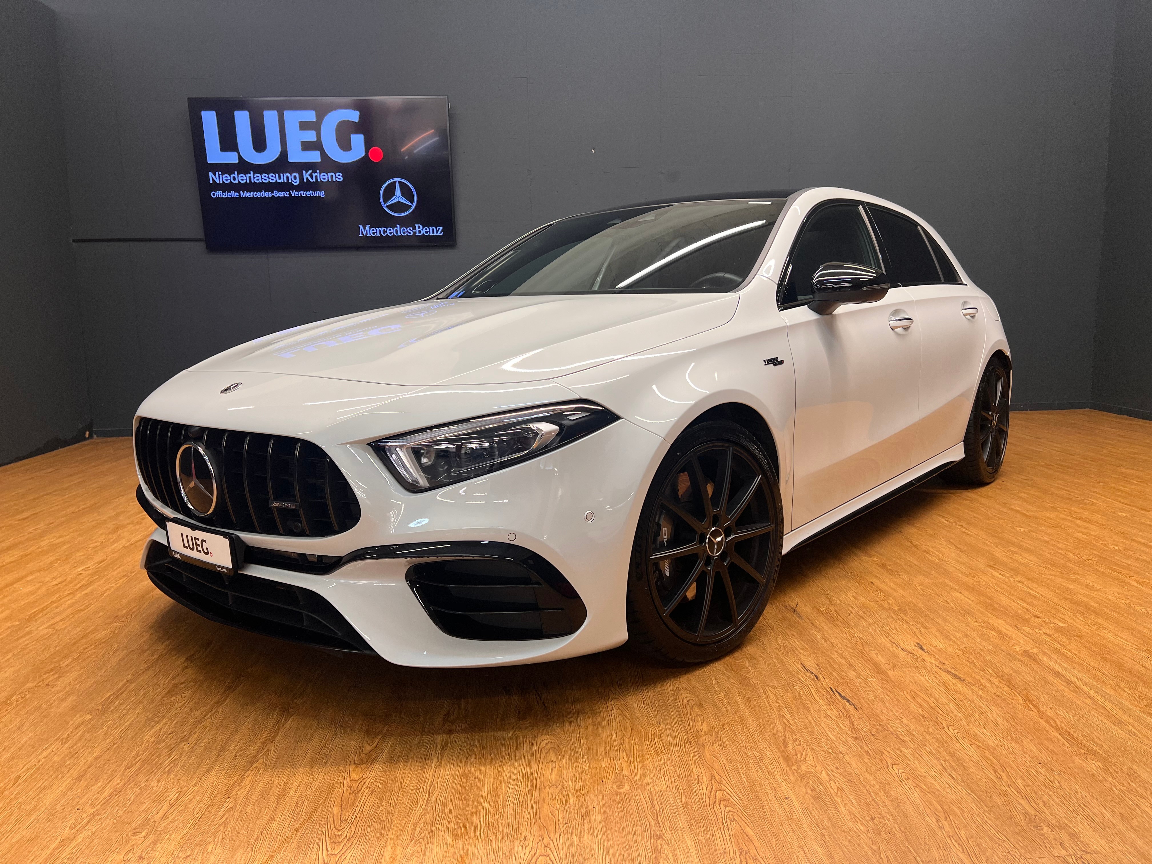 MERCEDES-BENZ A 45 AMG 4M - DISTRONIC / 360 Grad Kamera / Memory / Soundsystem