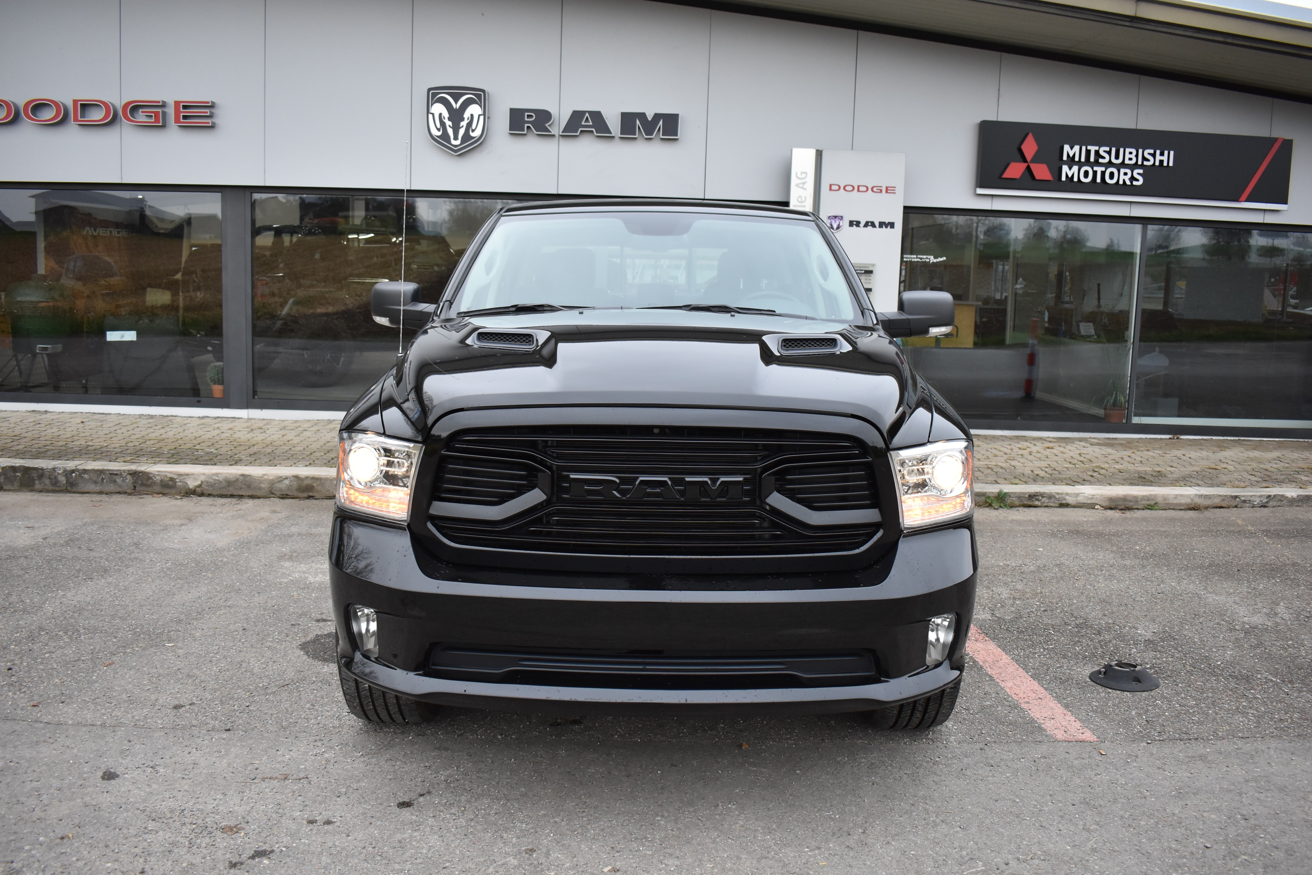 DODGE Ram 1500 Laramie Night Edition