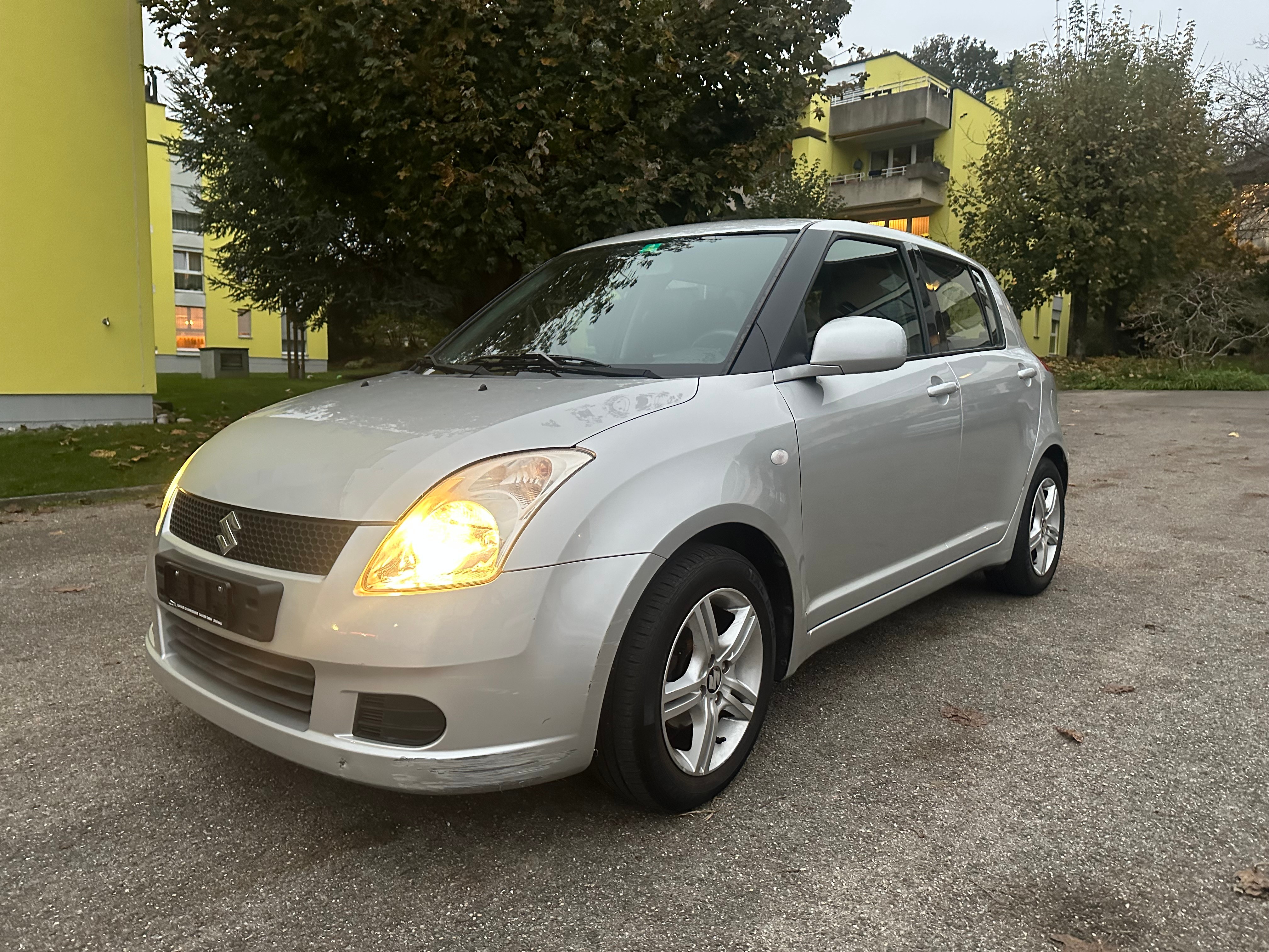 SUZUKI Swift 1.3i 16V GL Top