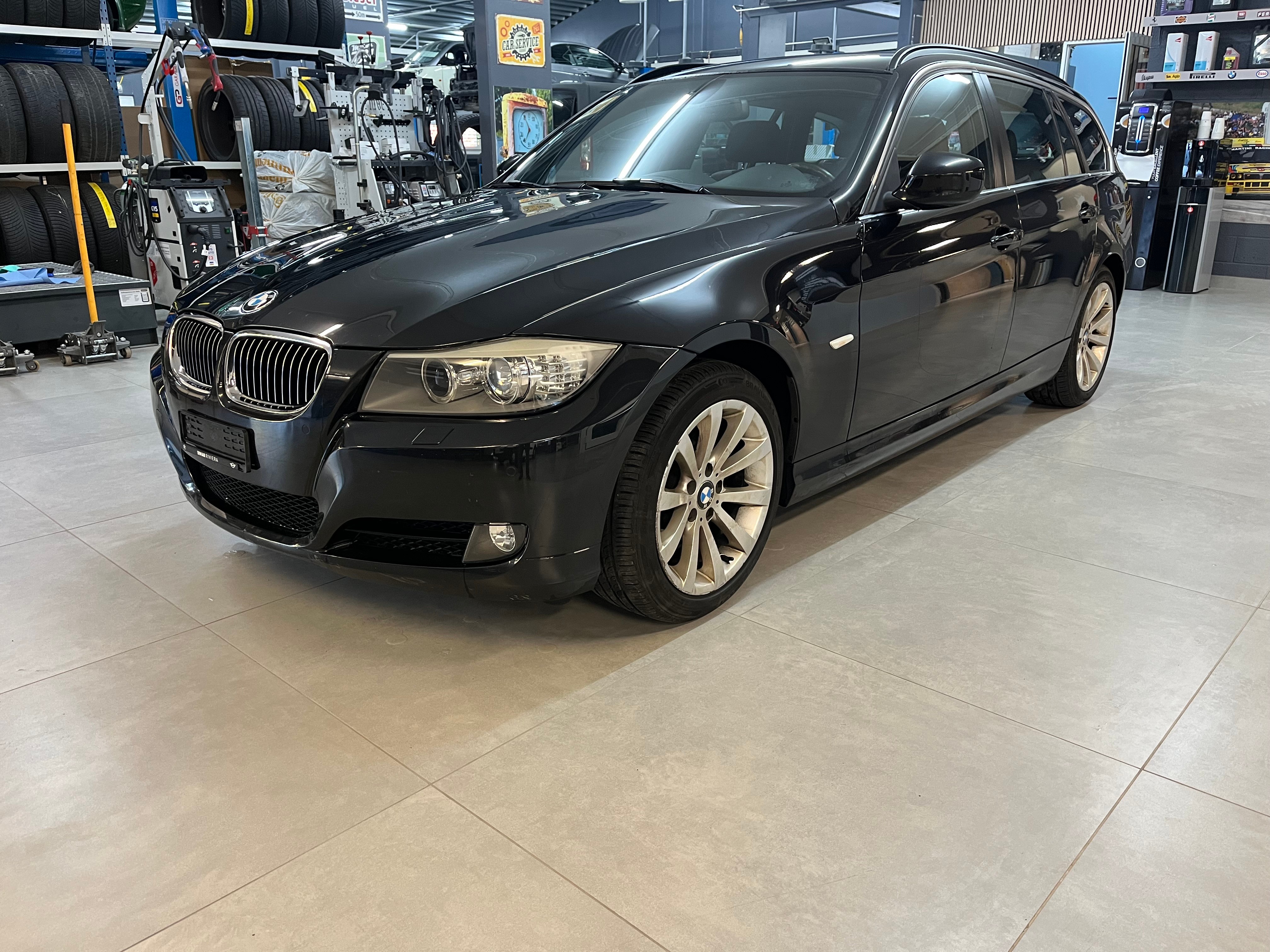 BMW 325i xDrive Touring Steptronic