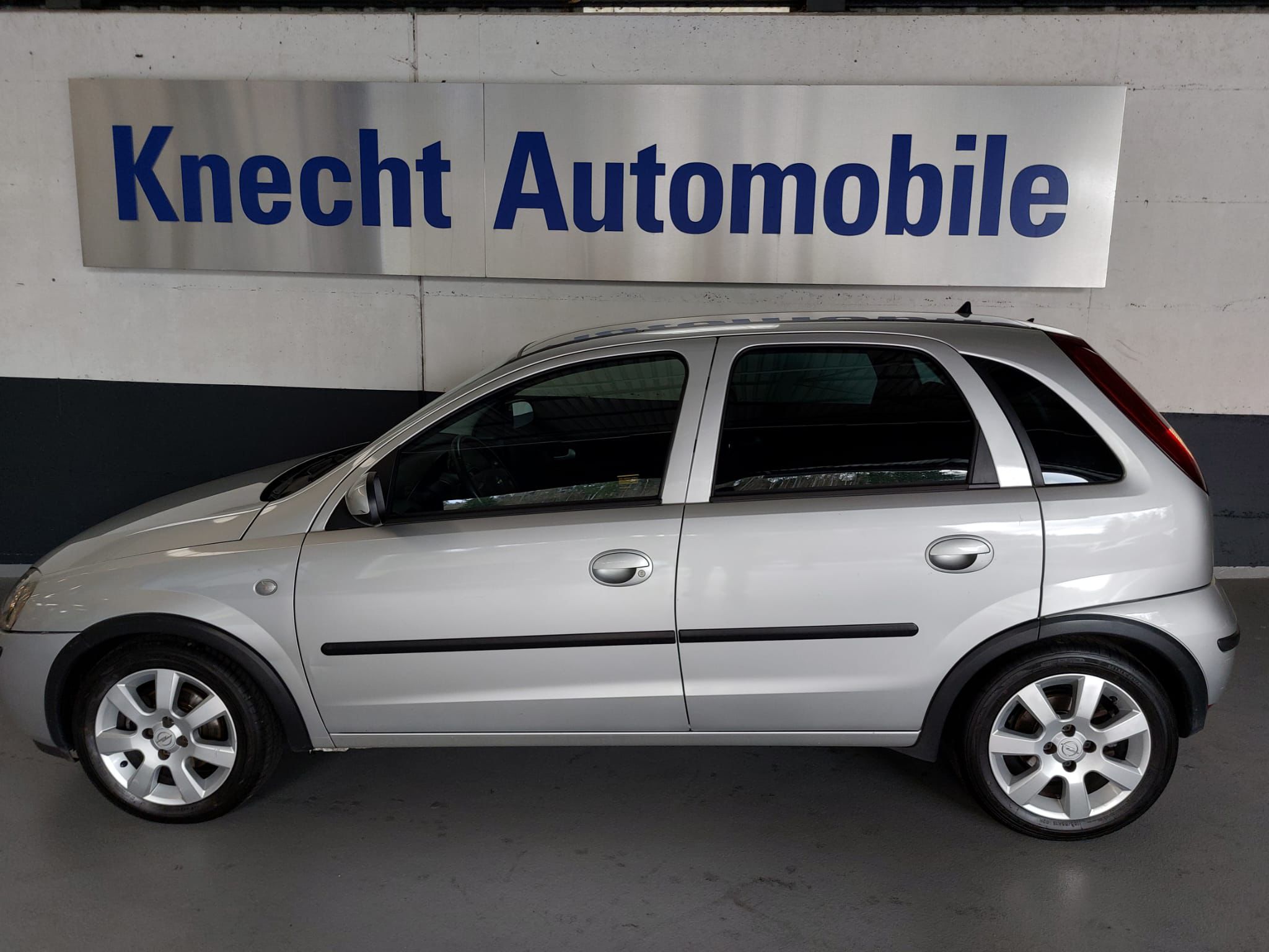 OPEL Corsa 1.8 16V Enjoy