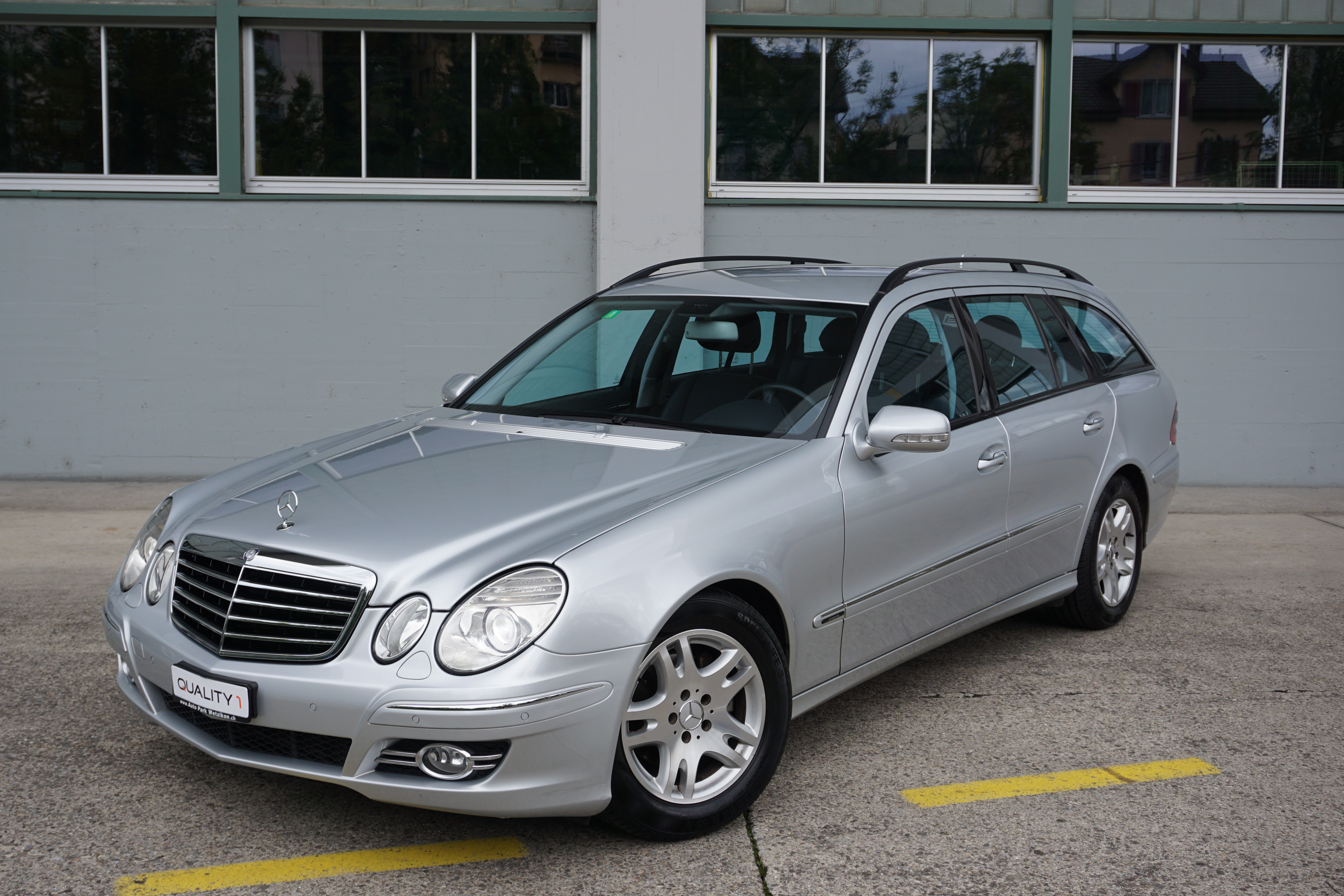 MERCEDES-BENZ E 200 Kompressor Avantgarde