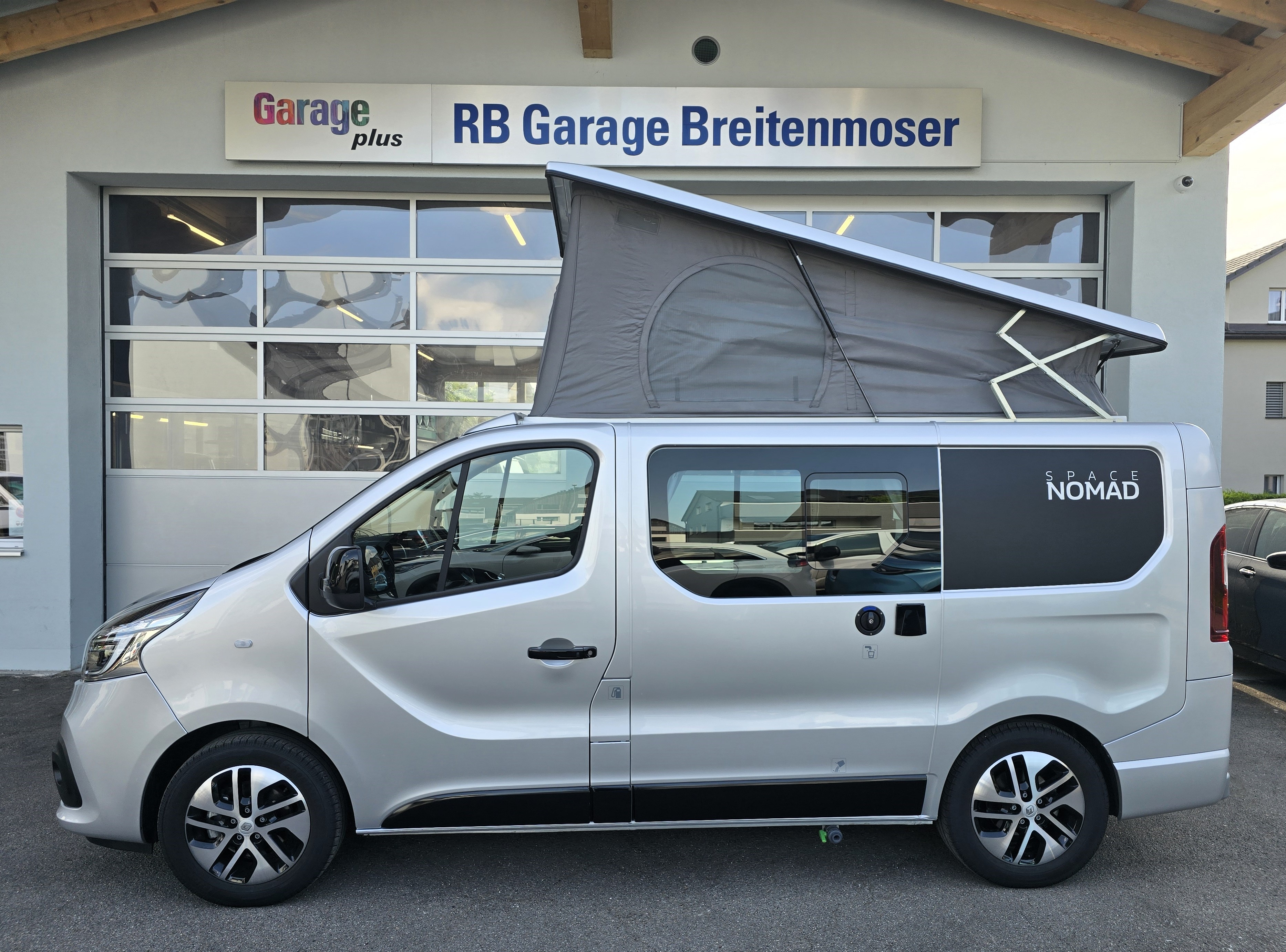 RENAULT Trafic Blue dCi 170 EDC Spacenomad