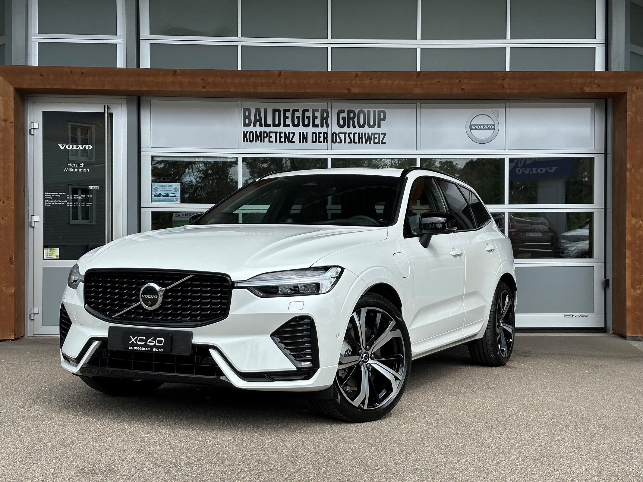 VOLVO XC60 2.0 T8 TE Ultra Dark eAWD