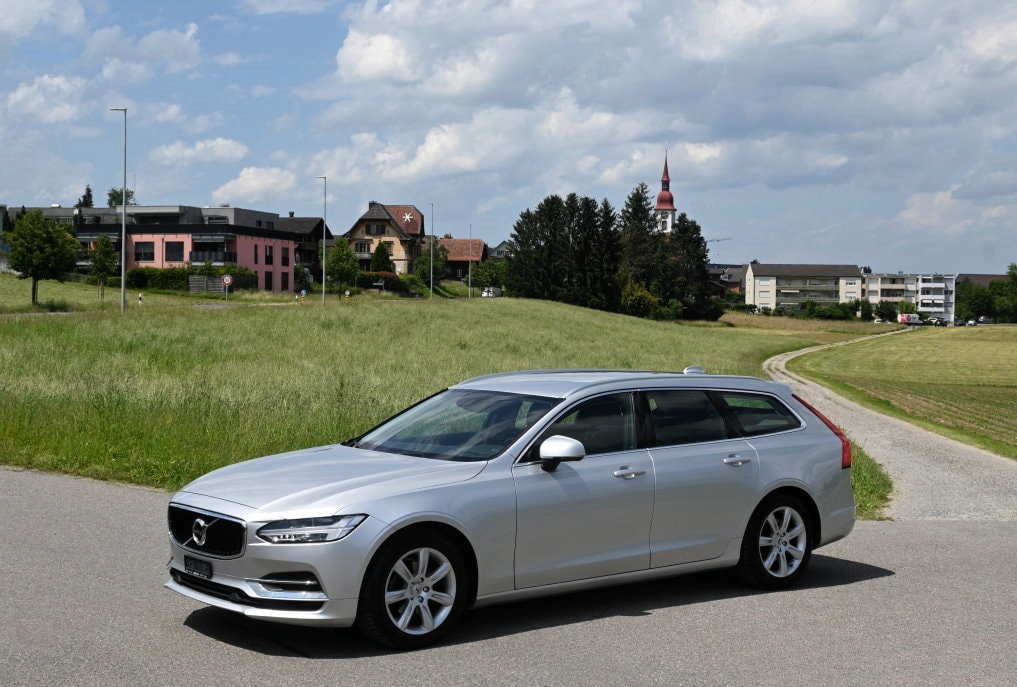 VOLVO V90 D3 AWD Momentum Geartronic